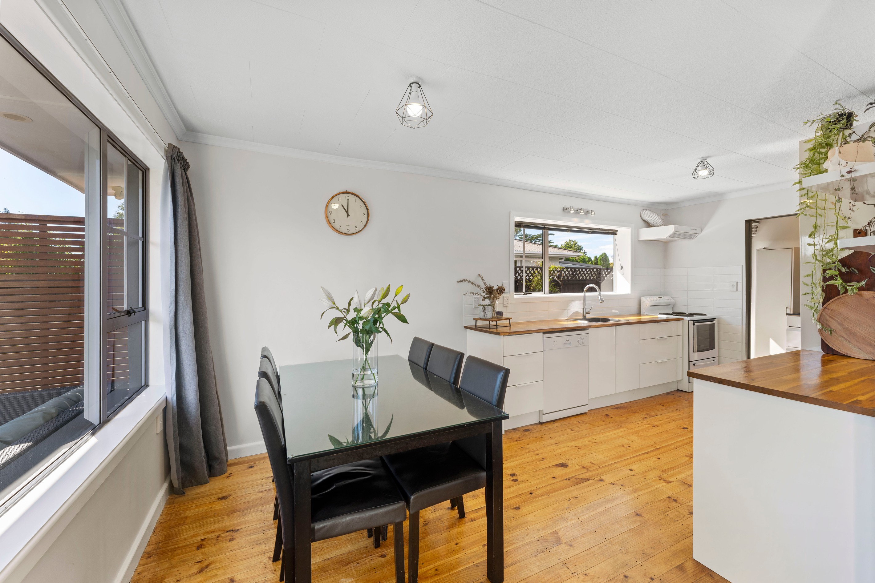 17 Woodend Road, Woodend, Waimakariri District 7610 - Sold House - Ray ...