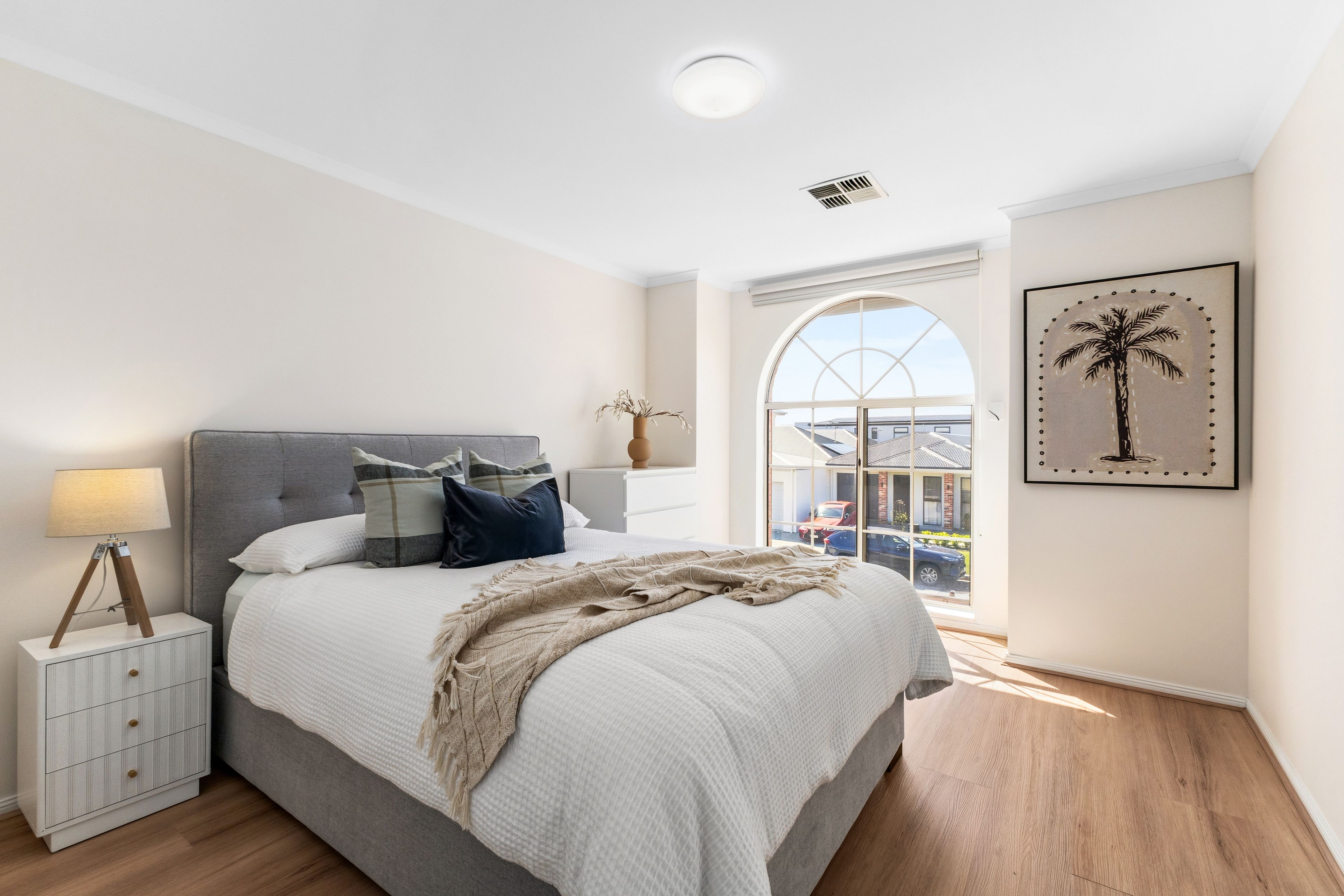 12 York Avenue East — photo 17 of 25