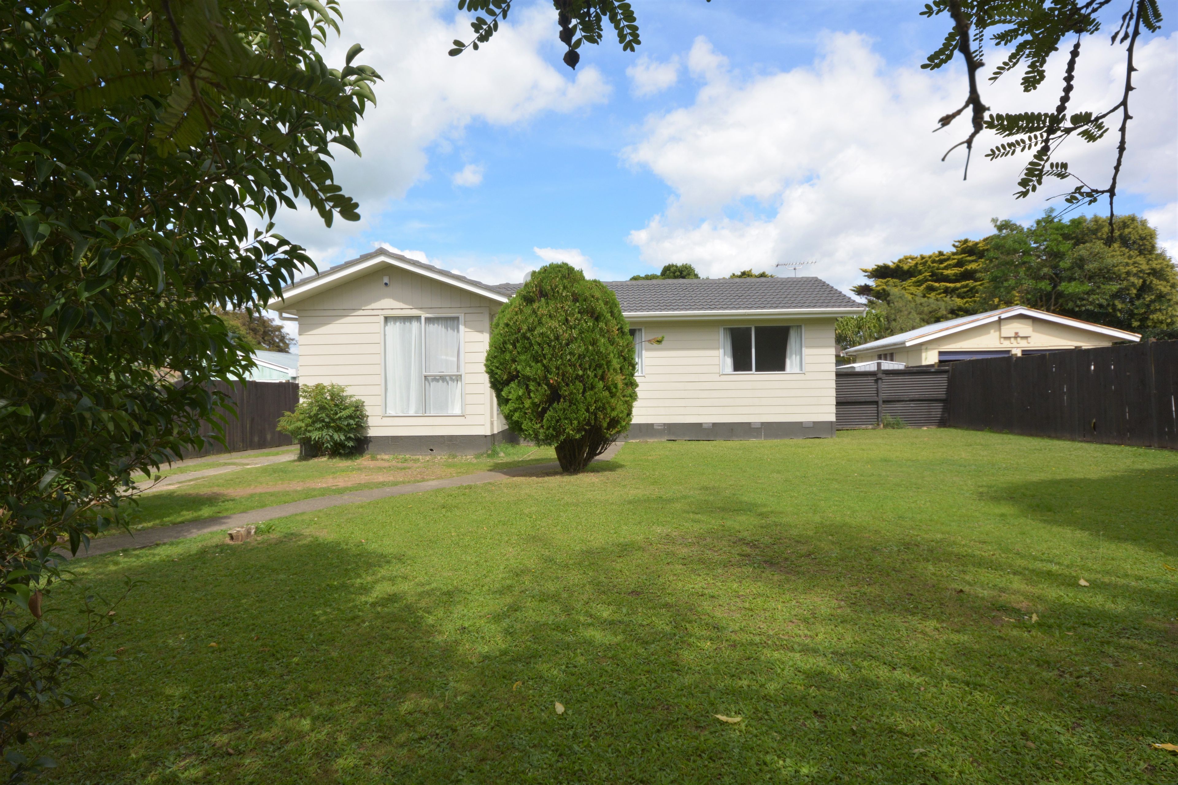 11 Hinton Place, Weymouth, Manukau City