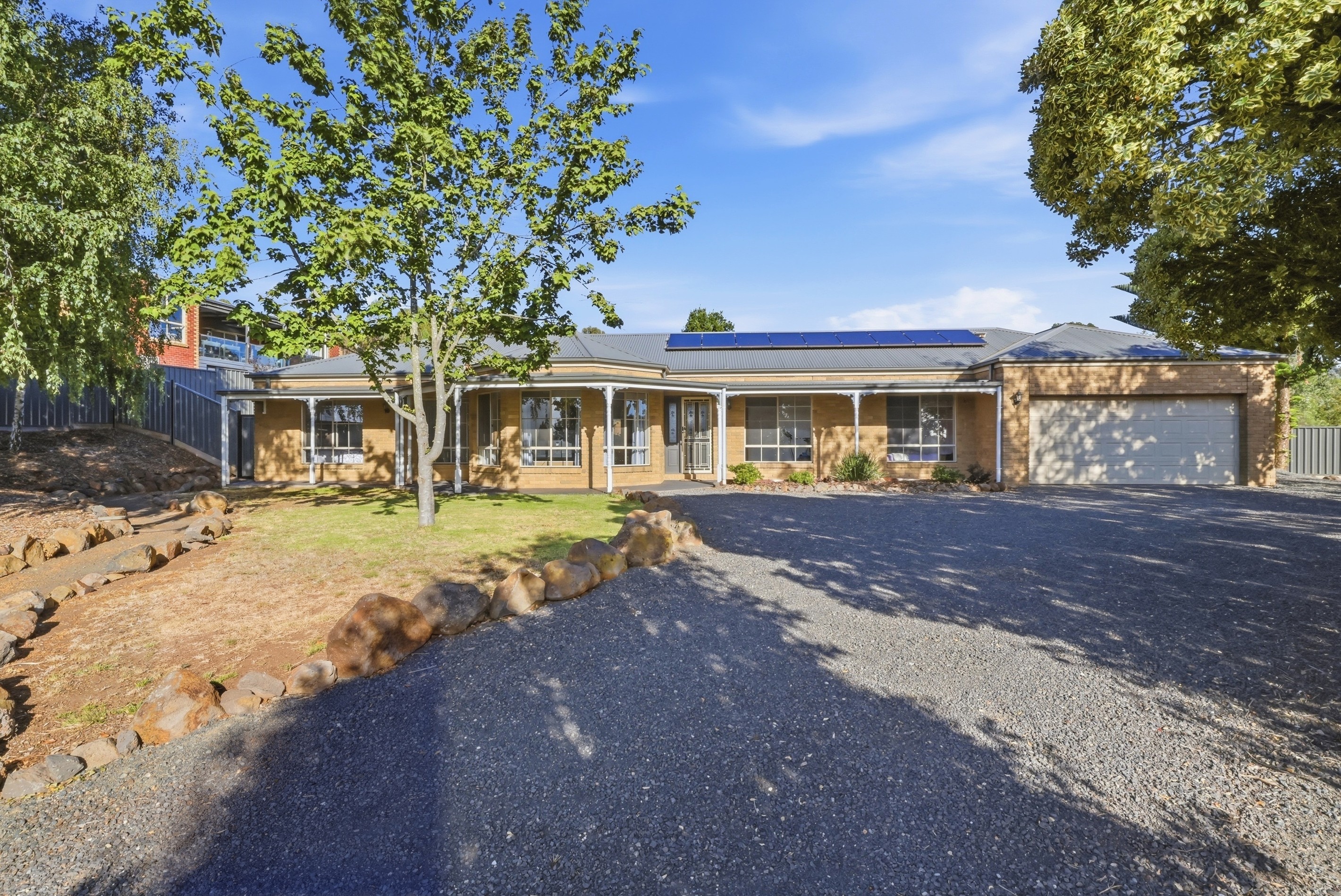 1 Larissa Close, Romsey, VIC 3434