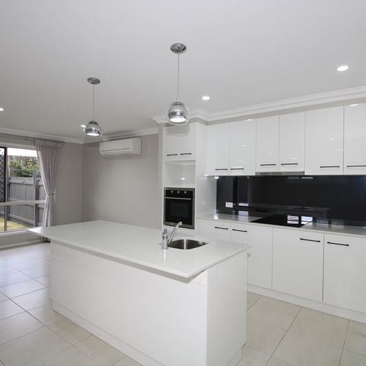 2/17 Barambah Street, Glenvale, QLD 4350