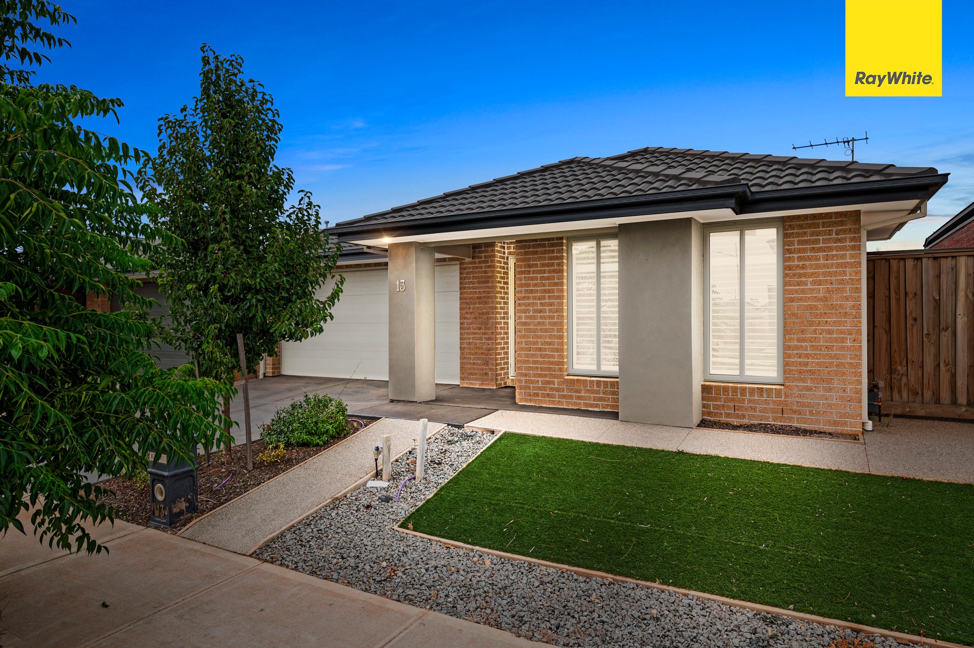 13 Bromley Circuit, THORNHILL PARK, VIC 3335