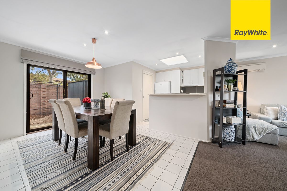 30/21 Cossington Smith Crescent — photo 3 of 18