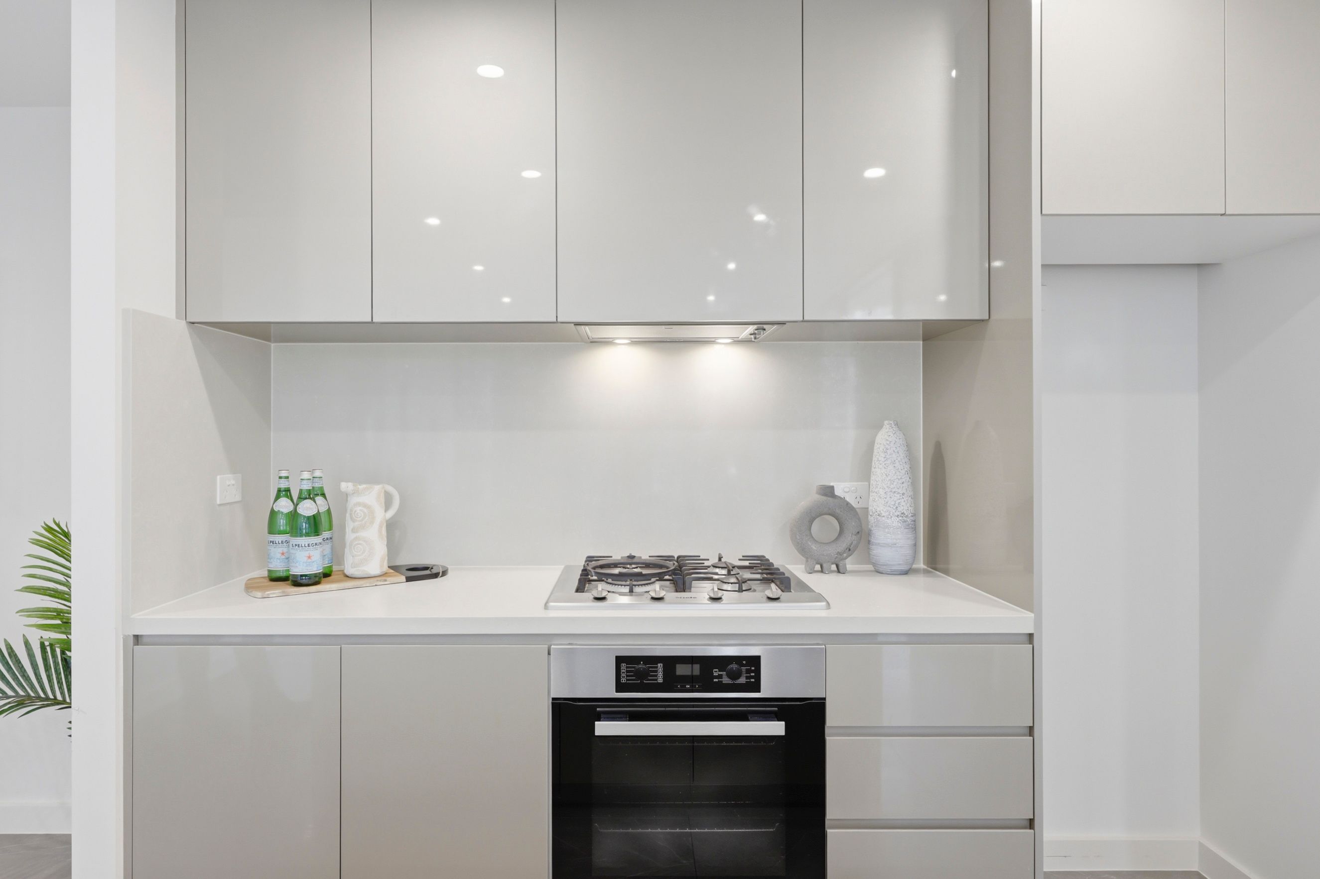 1002B/101 Waterloo Road — photo 5 of 13