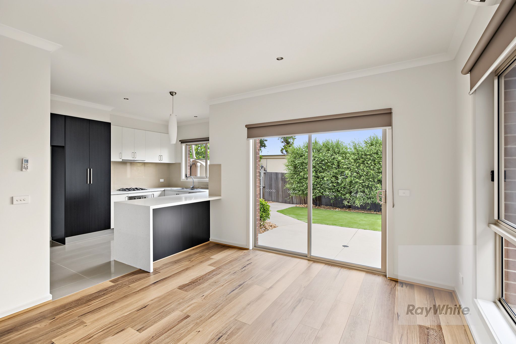10 Erskine Way — photo 3 of 17
