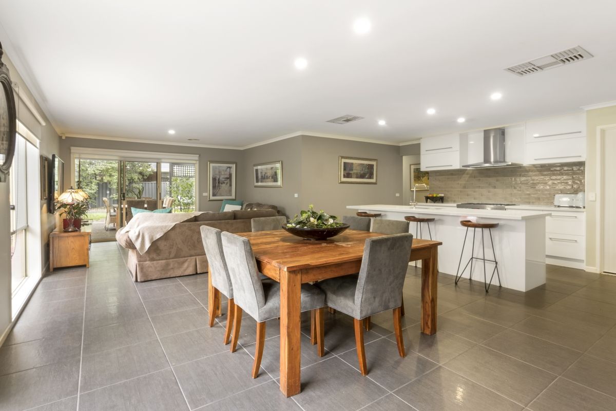 25 Hindmarsh Drive, Manor Lakes, VIC 3024