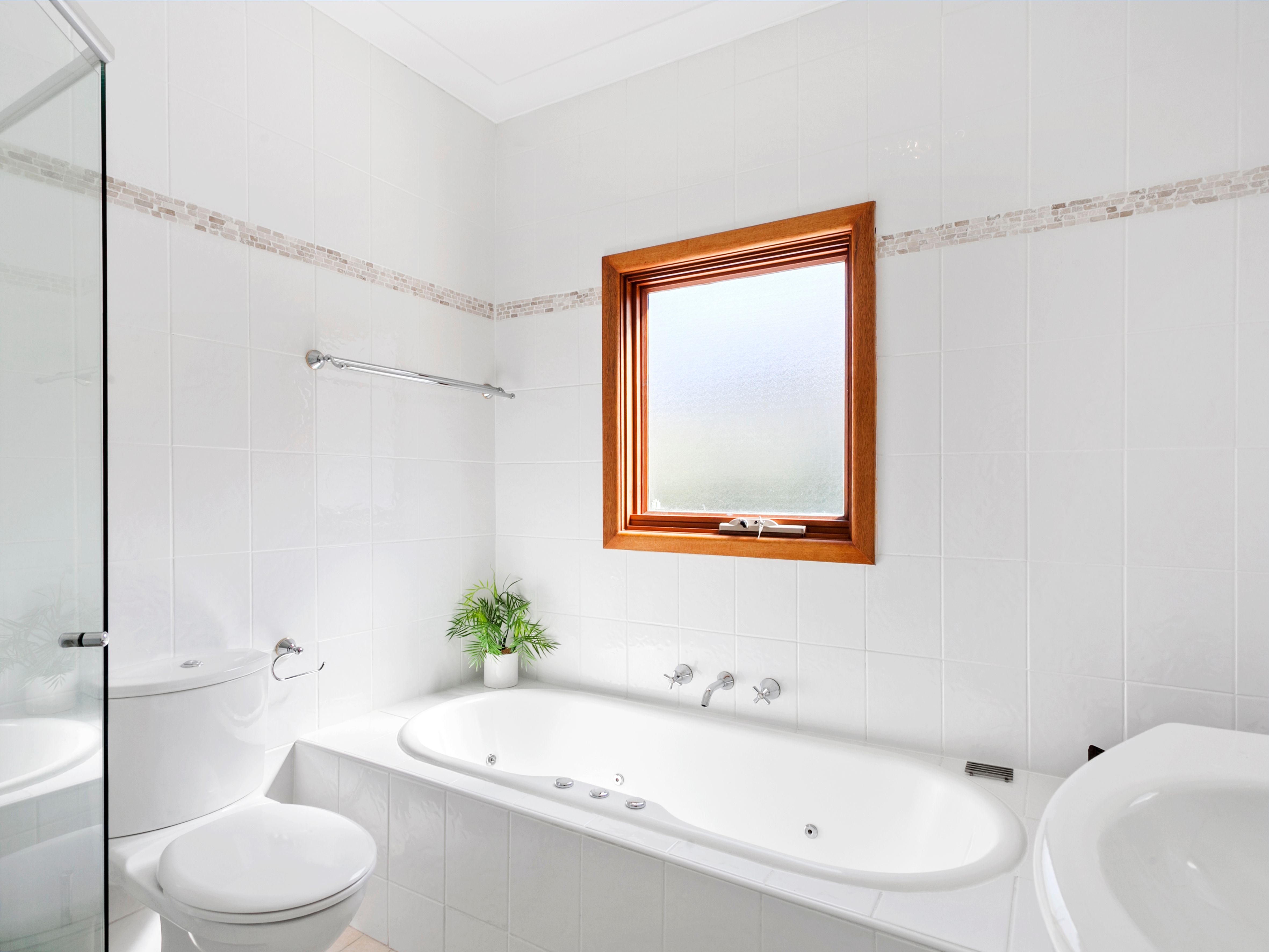342 Lawrence Hargrave Drive — photo 8 of 11