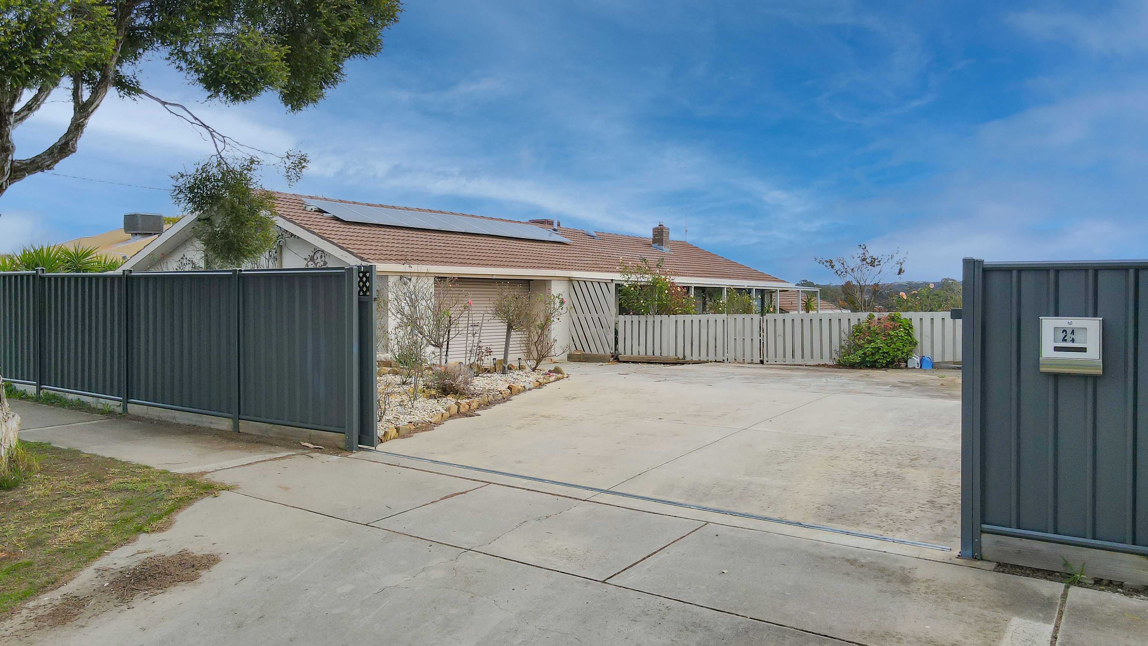 24 Hill Street, Kangaroo Flat VIC 3555