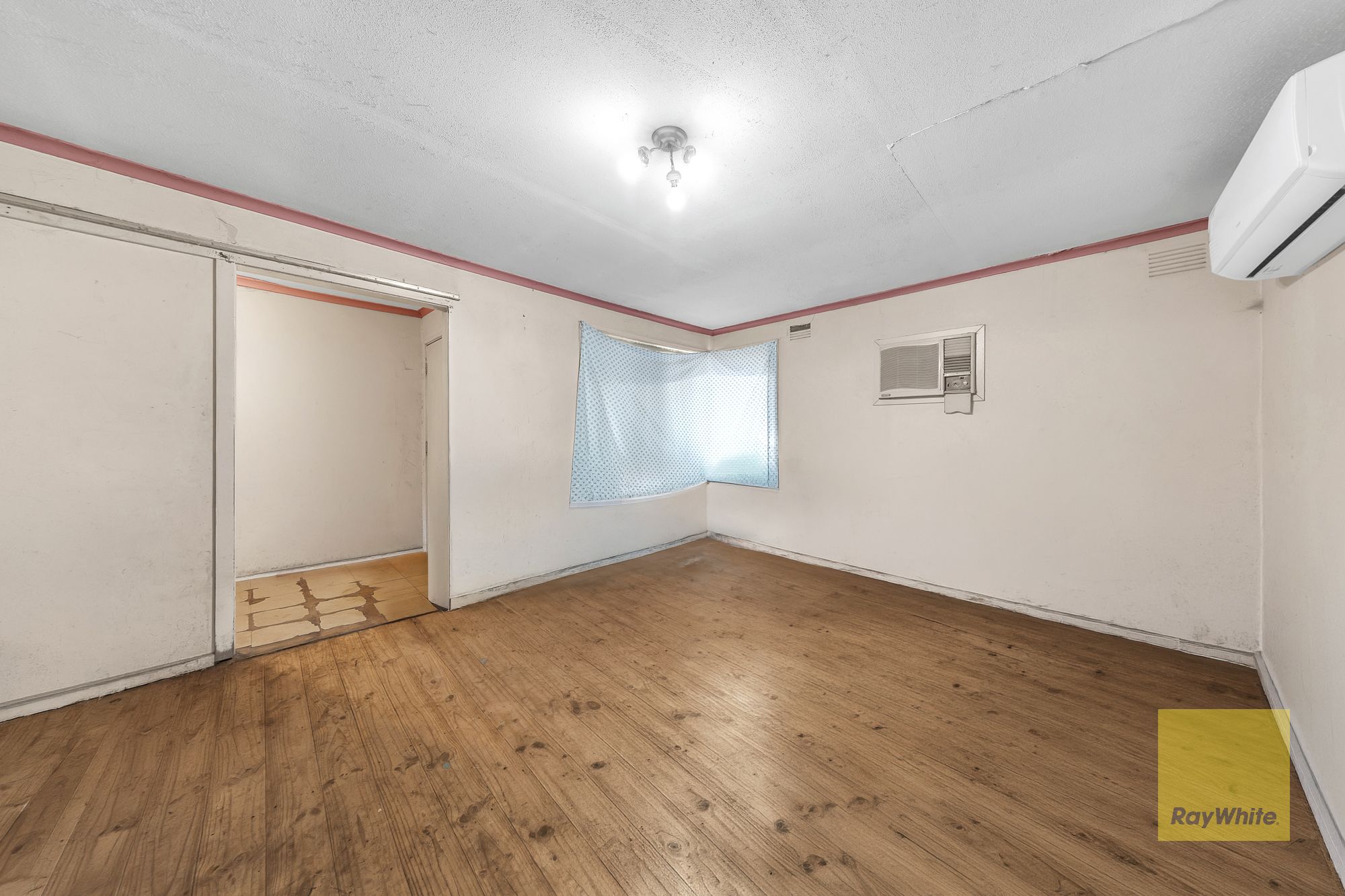102 Oakwood Road — photo 6 of 13