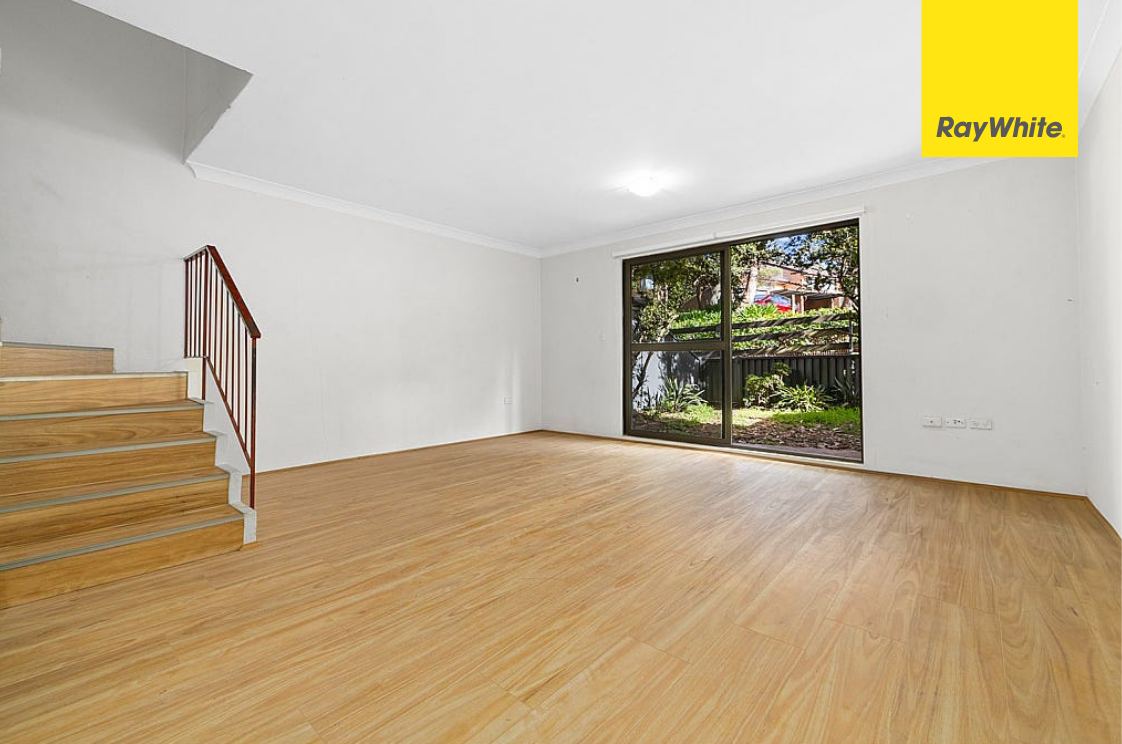 11/22 Taranto Road — photo 2 of 5