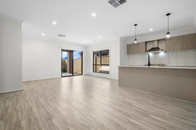 7 Midgard Road — photo 6 of 12