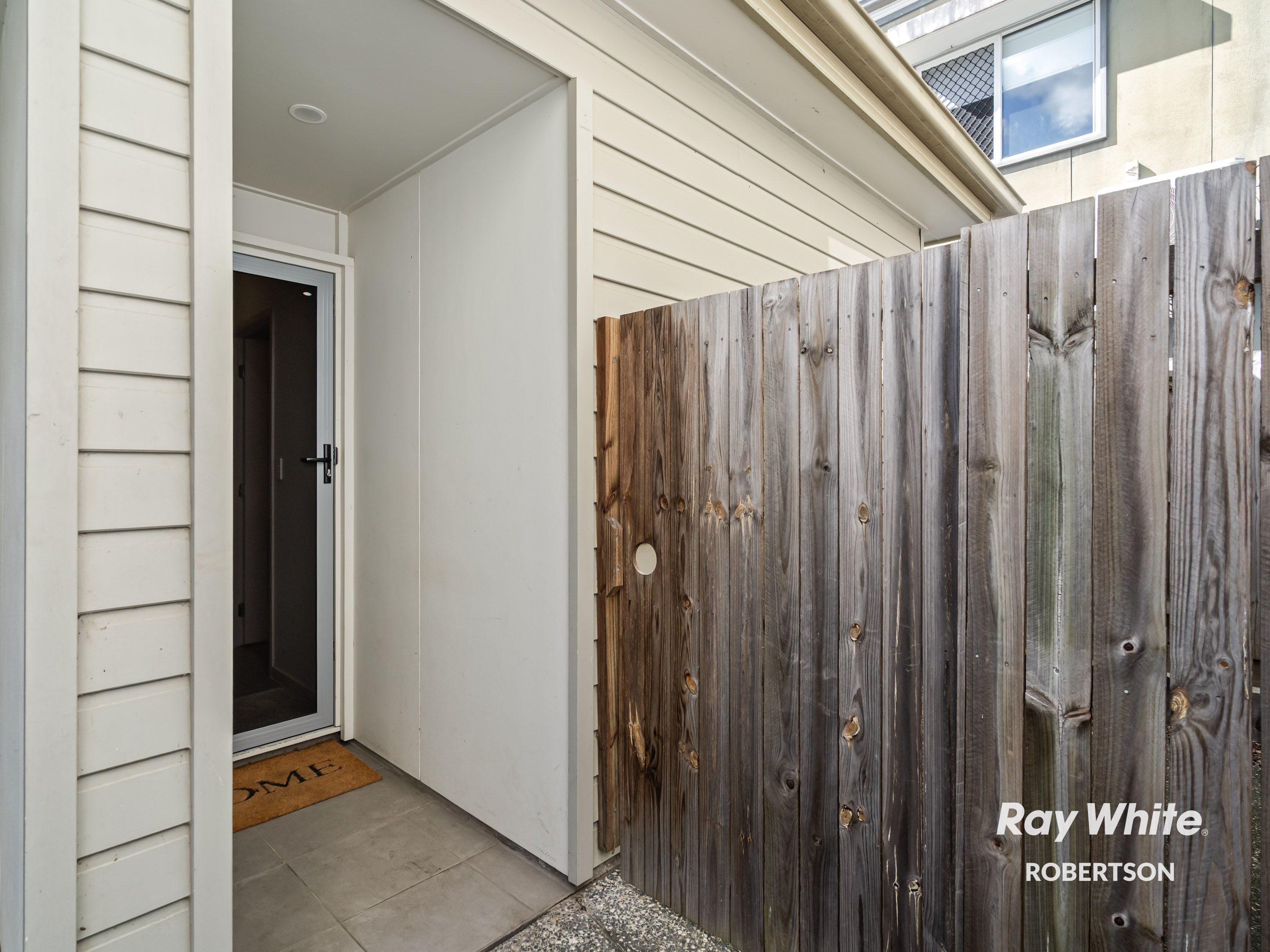 2/3 Macbeth Street, Kingston, QLD 4114