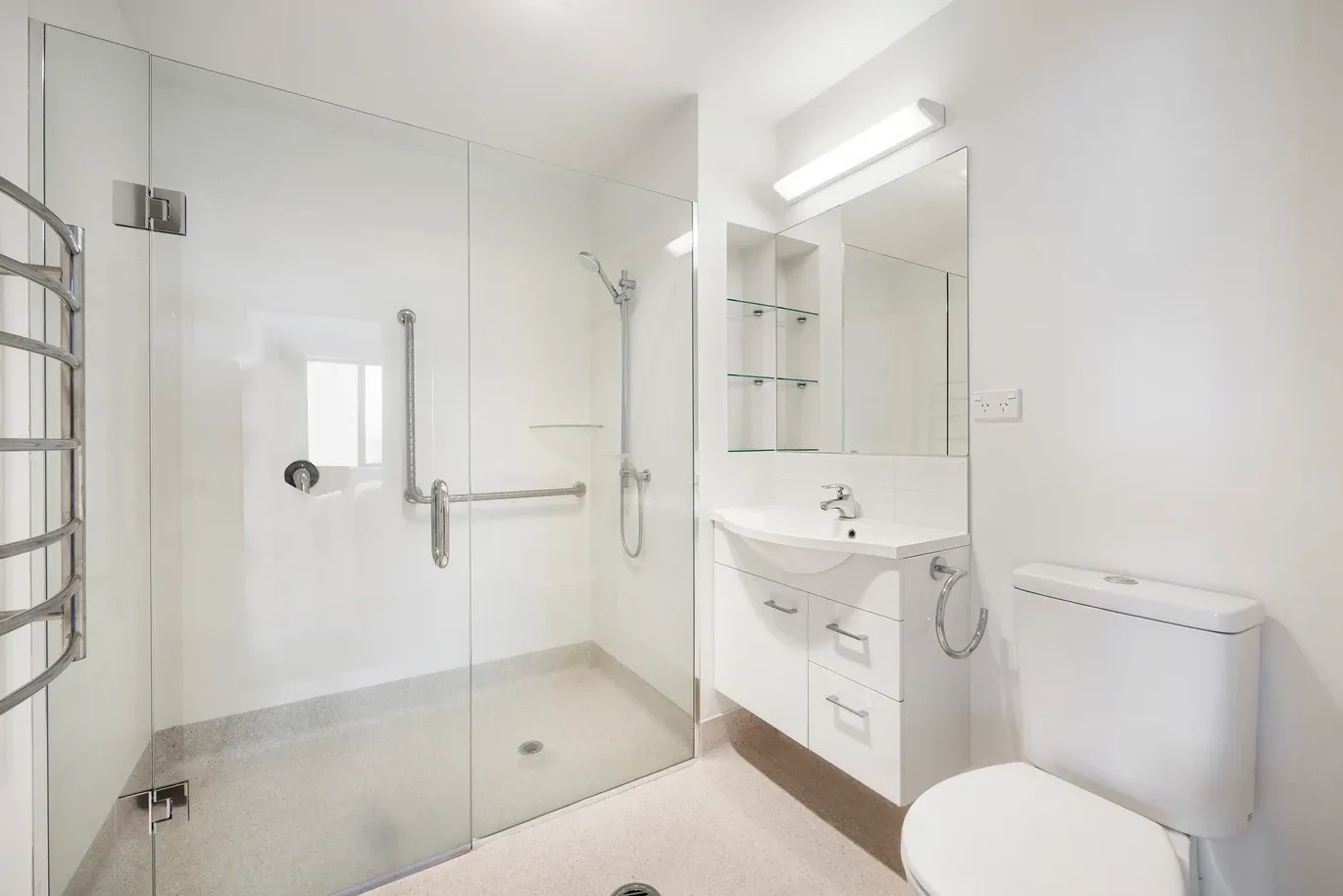 304/20B Alfriston Road photo 6