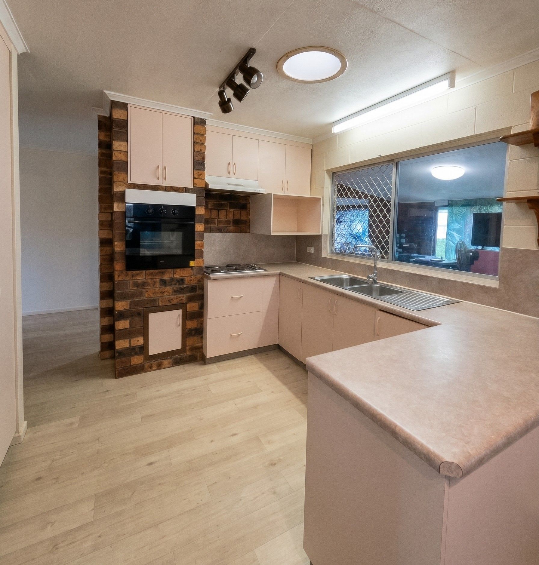 13 Lily Street — photo 3 of 8