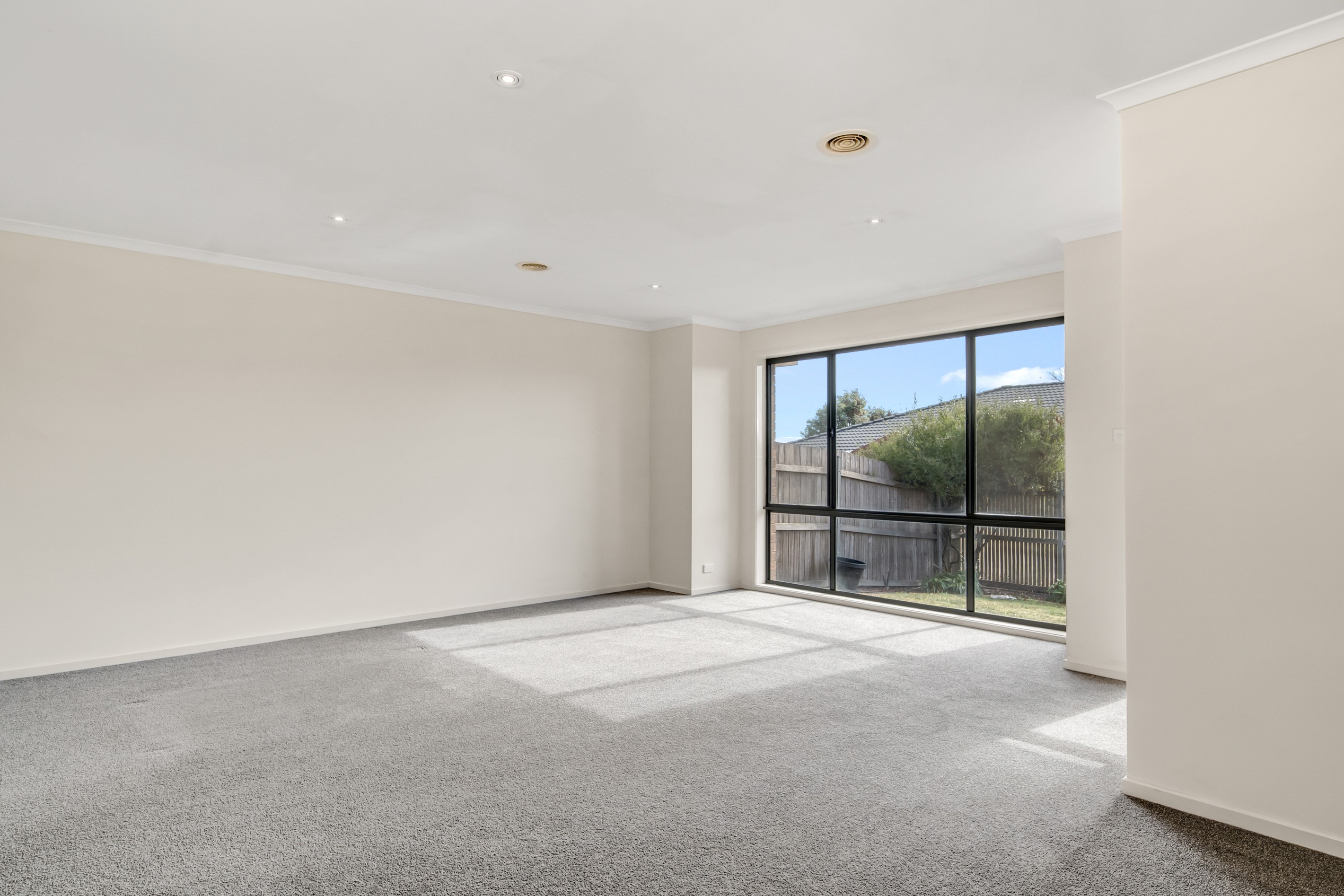 2/11 Tea Gardens, Gungahlin, ACT 2912