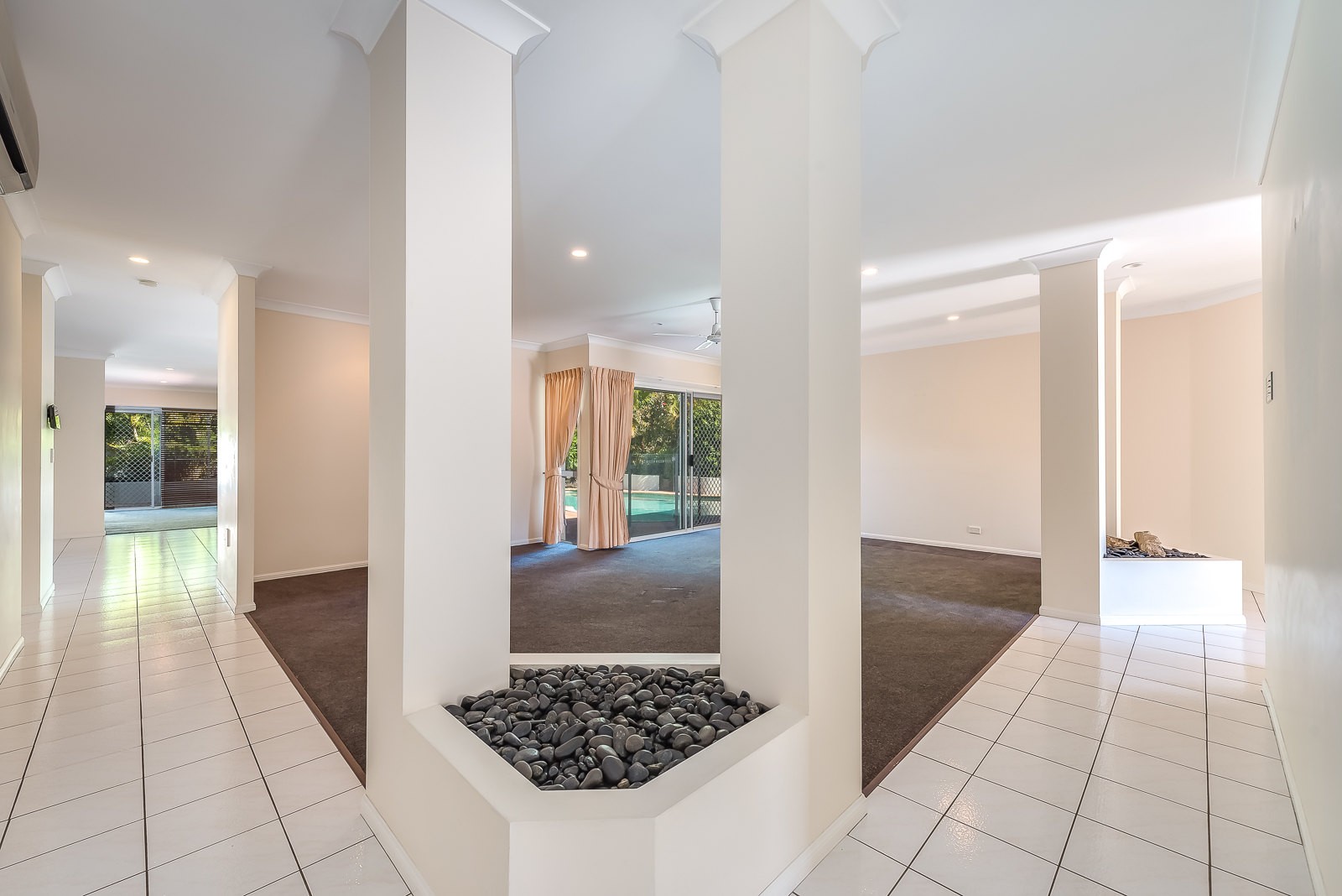 37 Beauty Point Drive, Robina, QLD 4226