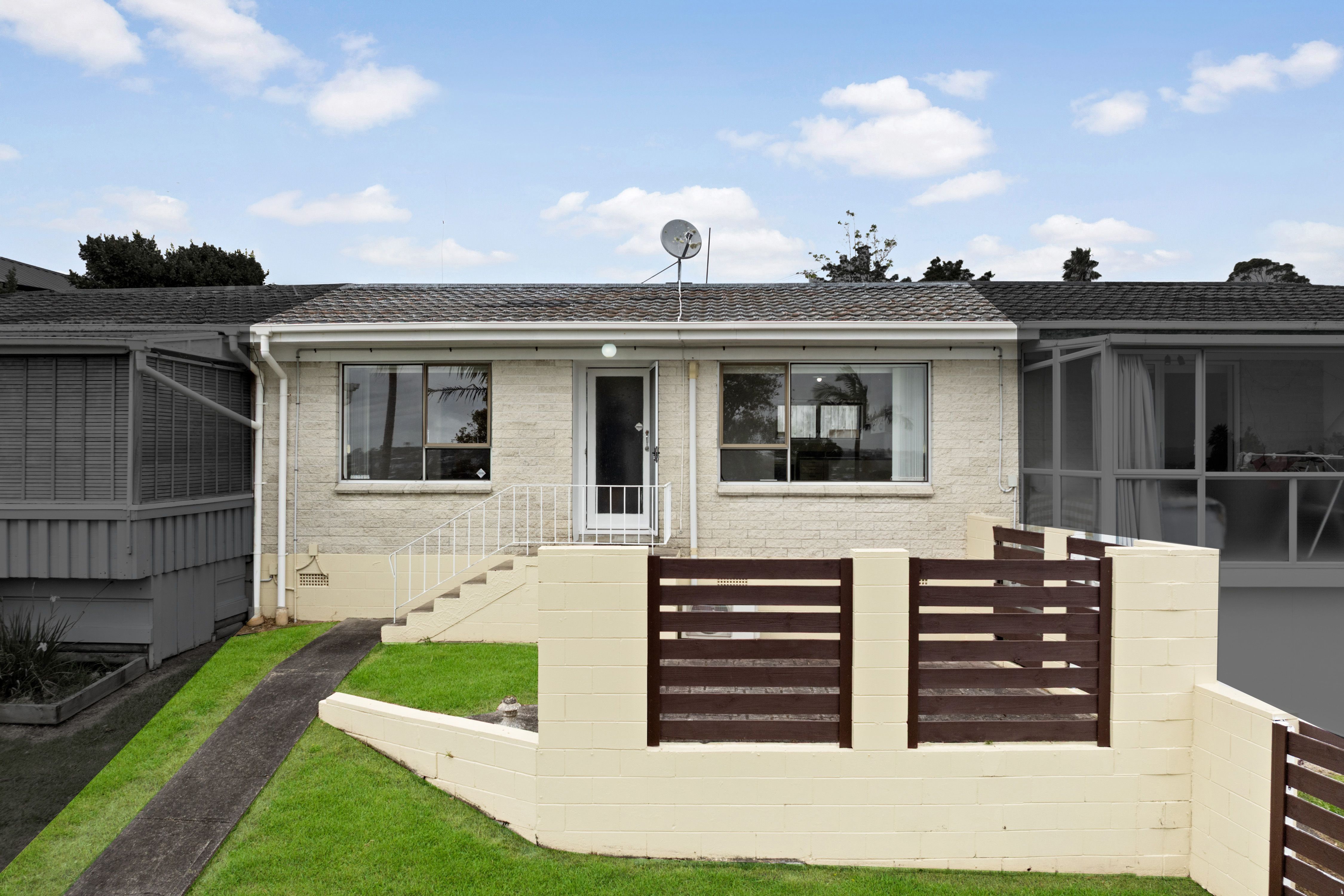 2/1 Flagstaff Place, Massey, Waitakere City