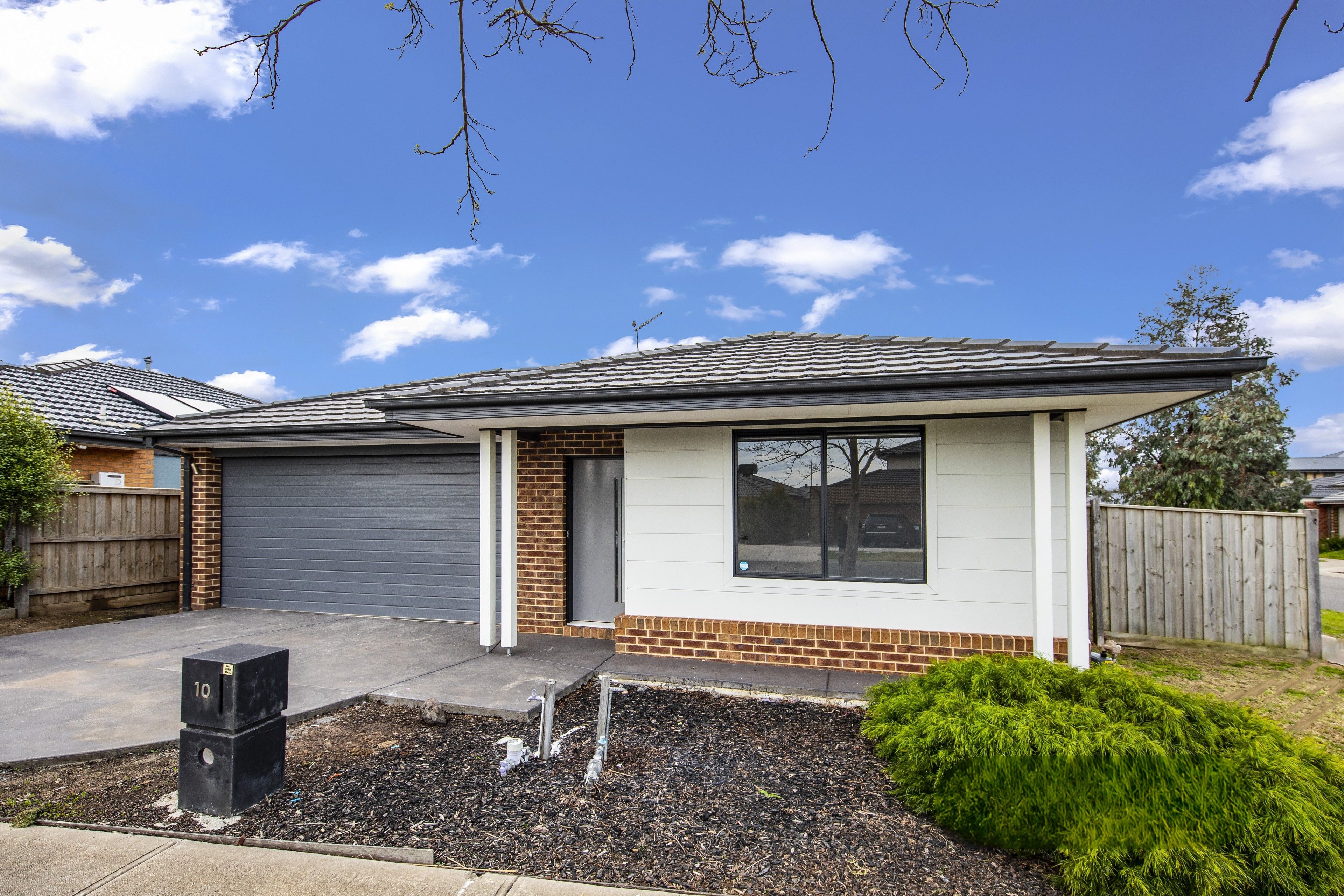 10 Mathoura Avenue — photo from Ray White Deer Park