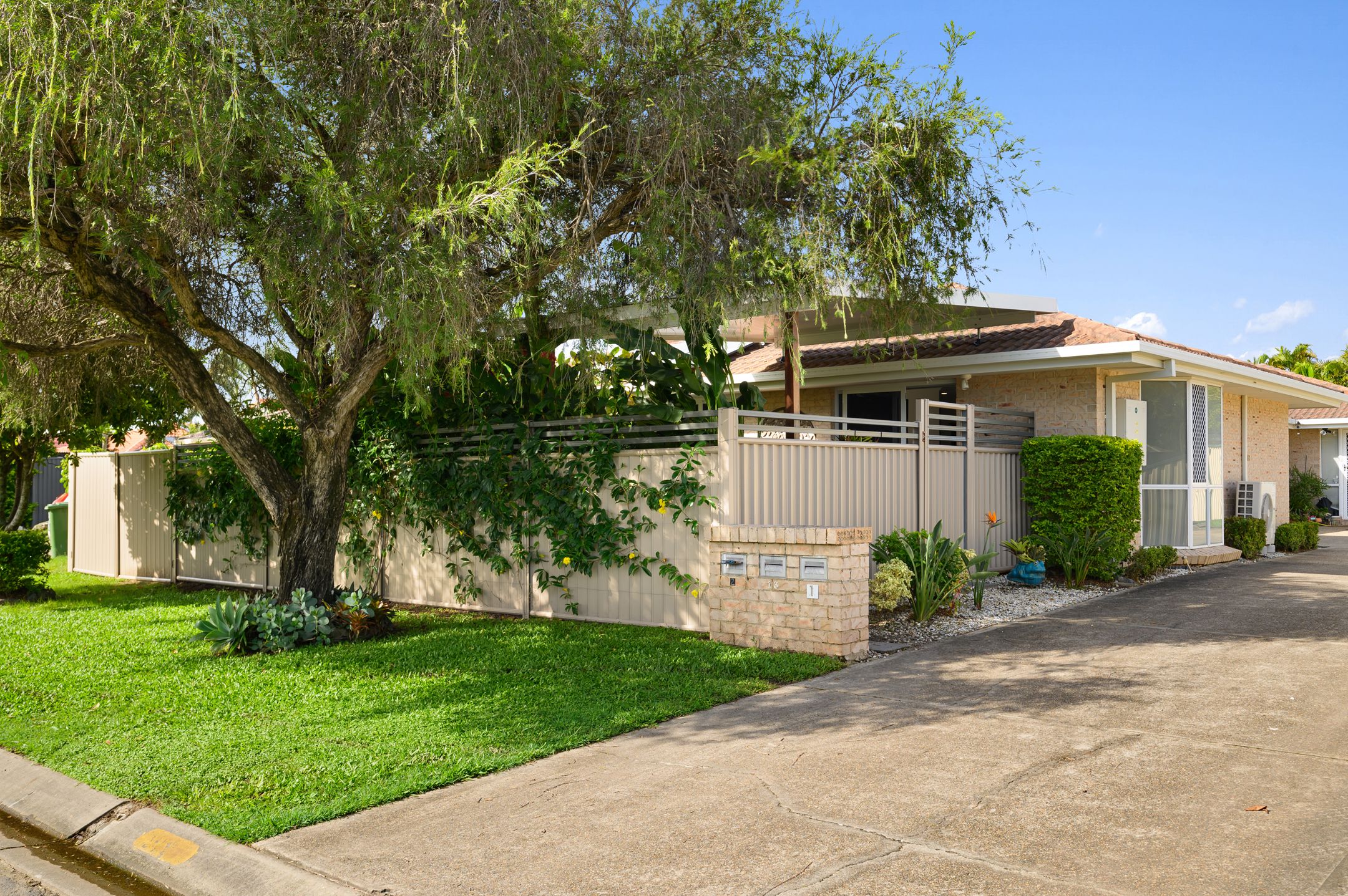 1/13 Riccarton Place, Labrador, QLD 4215