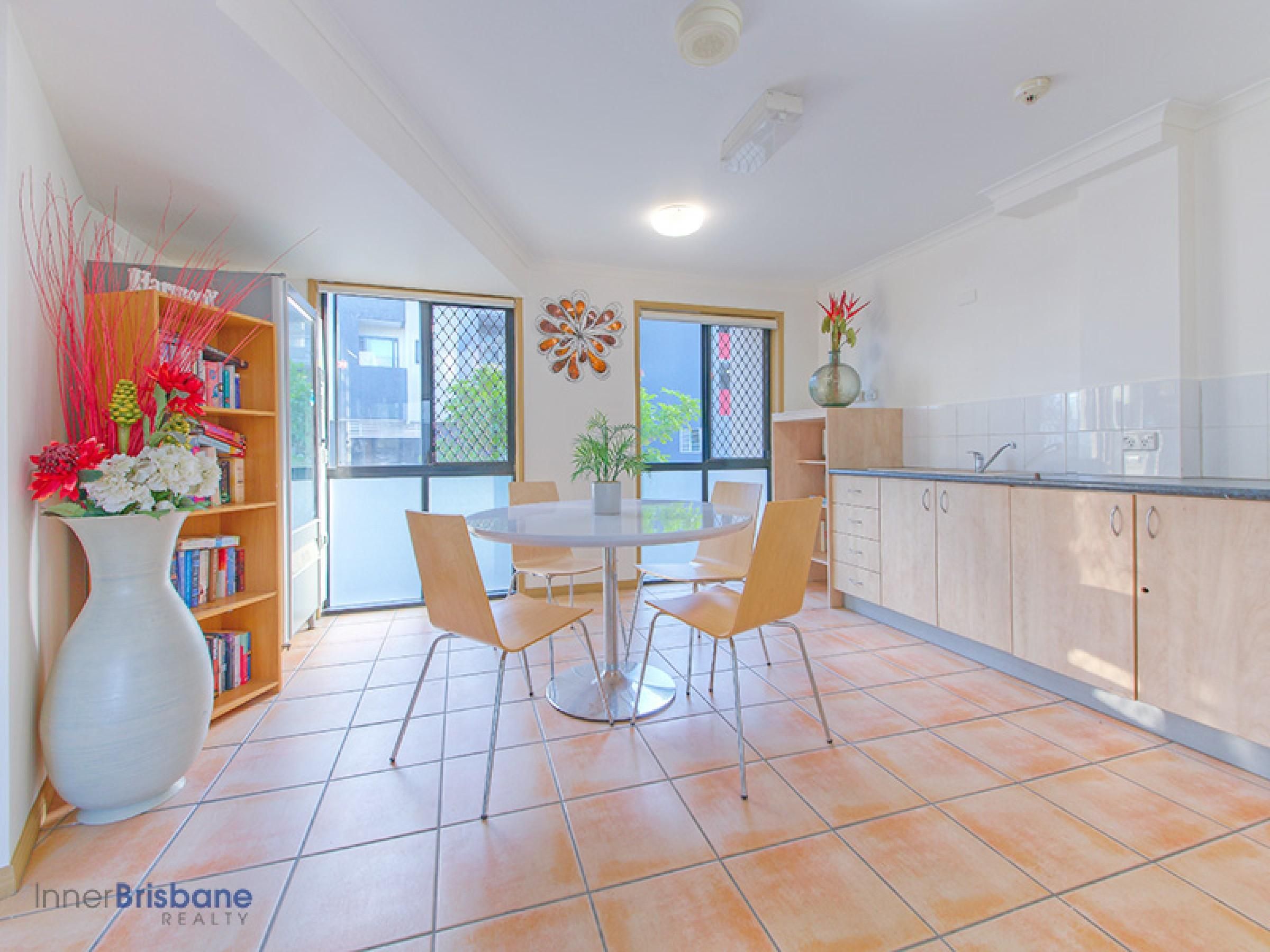10 Primrose Street — photo 3 of 5