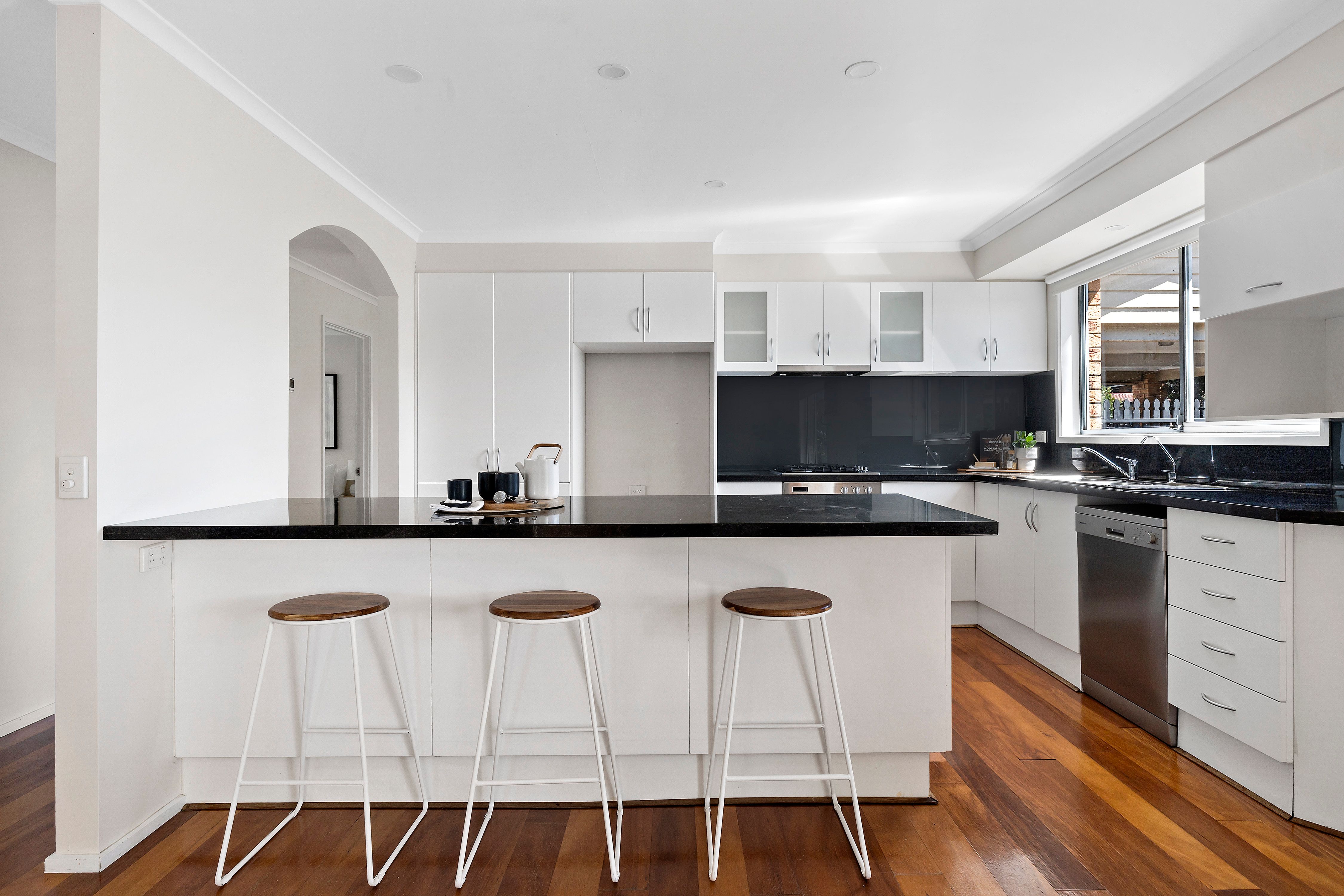 19 Mount Erin Crescent — photo 7 of 19