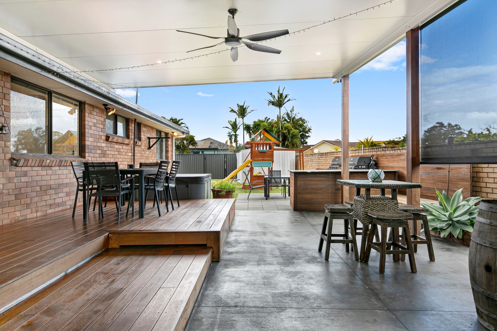 305 Rio Vista Boulevard, Mermaid Waters QLD 4218