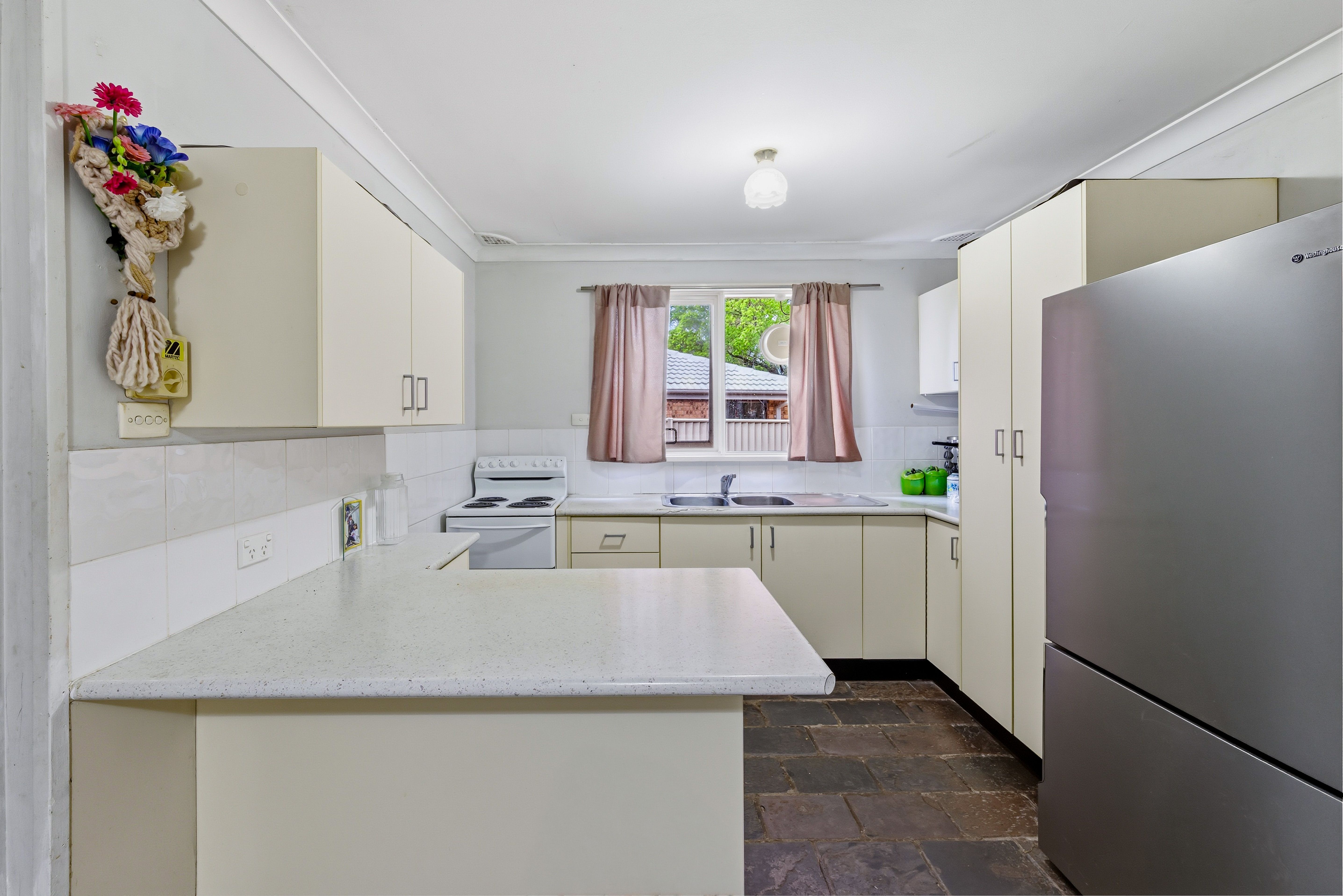 12 Caroline Chisholm Drive — photo 4 of 10
