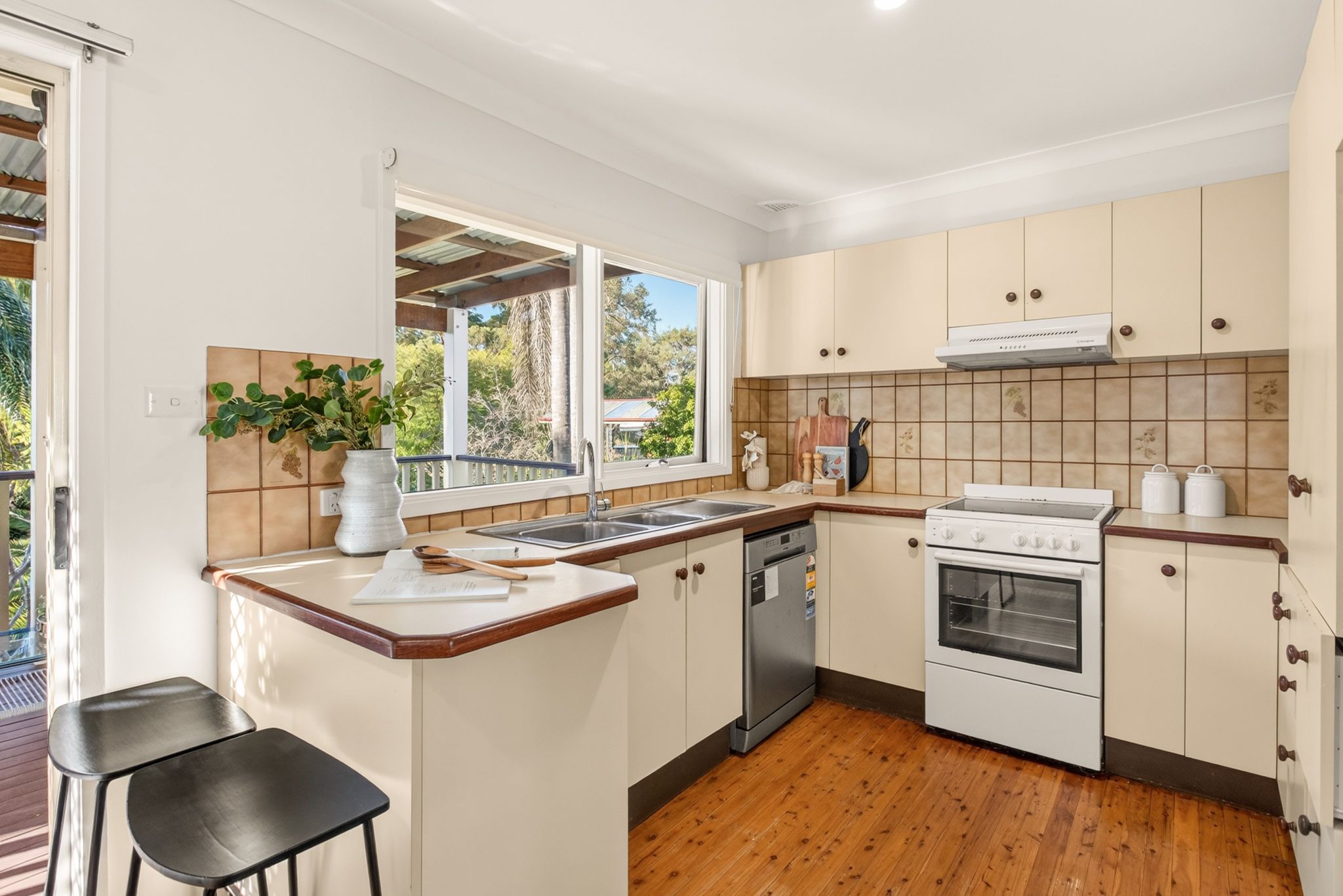 61 Munro Street — photo 3 of 12