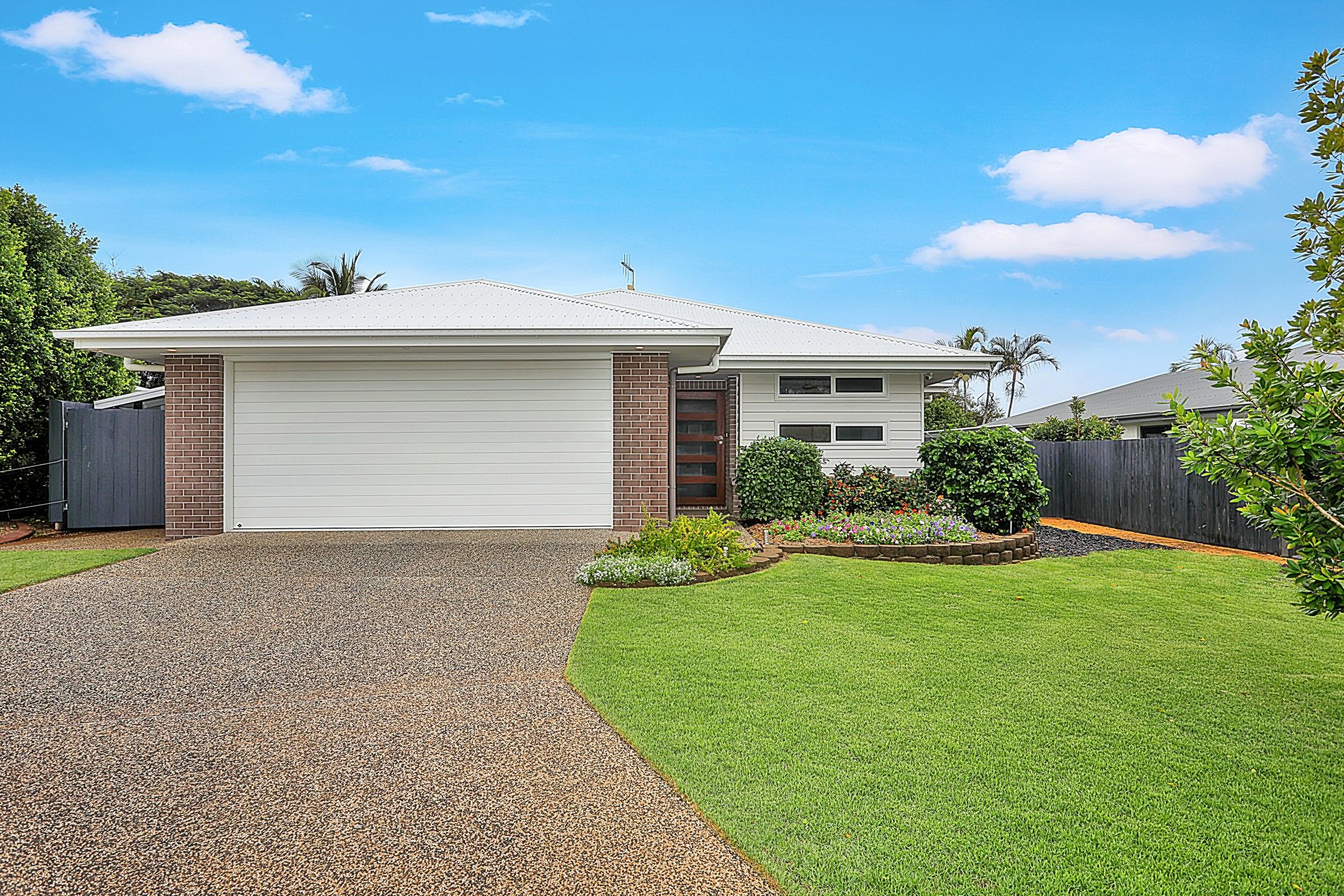 17 Brandon Court, Coral Cove, QLD 4670