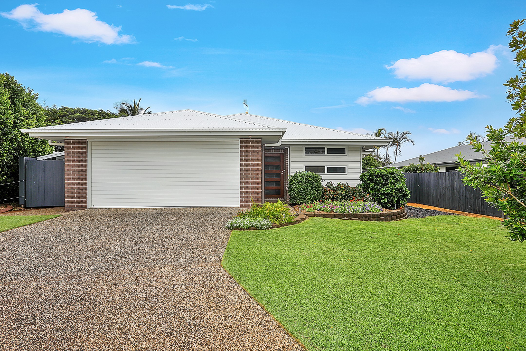 17 Brandon Court, Coral Cove, QLD 4670