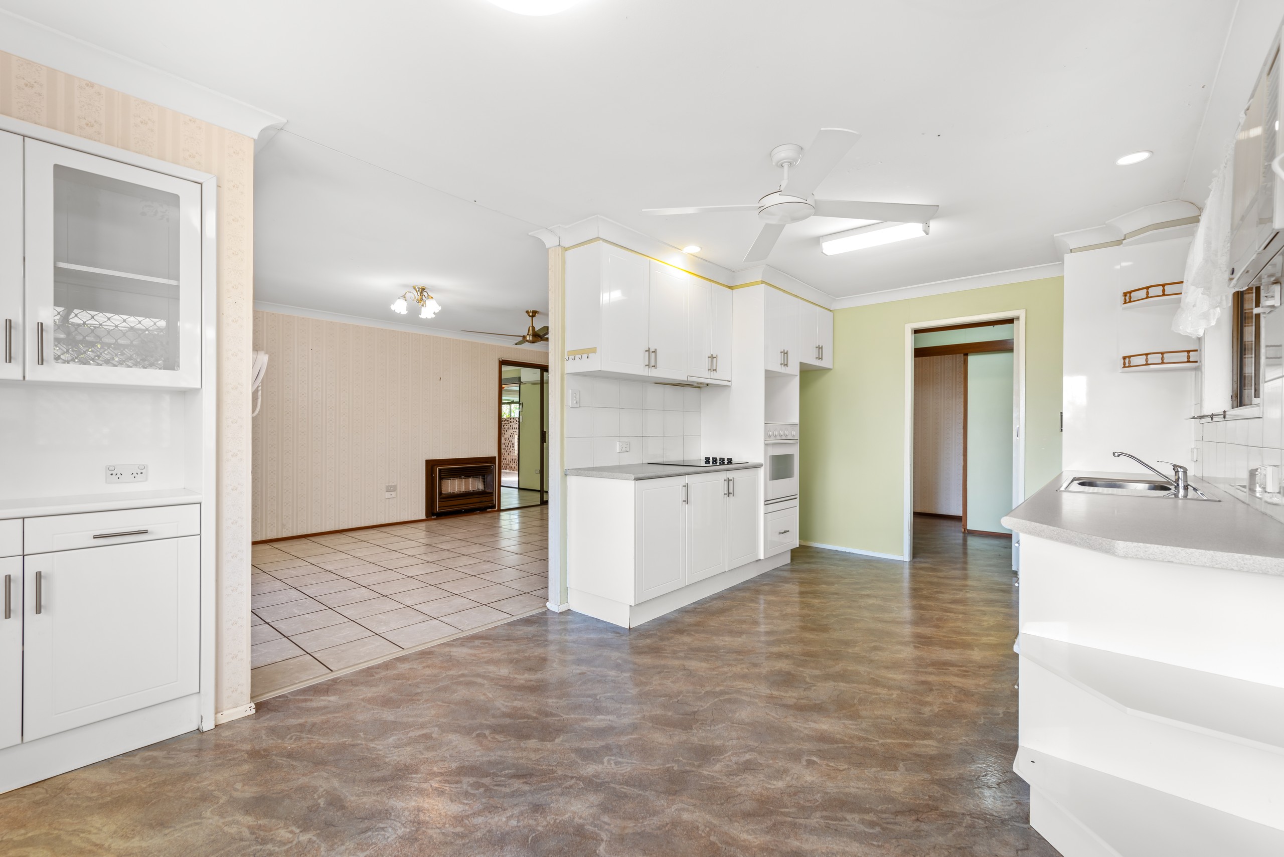 10 Damian Crescent, Kearneys Spring, QLD 4350