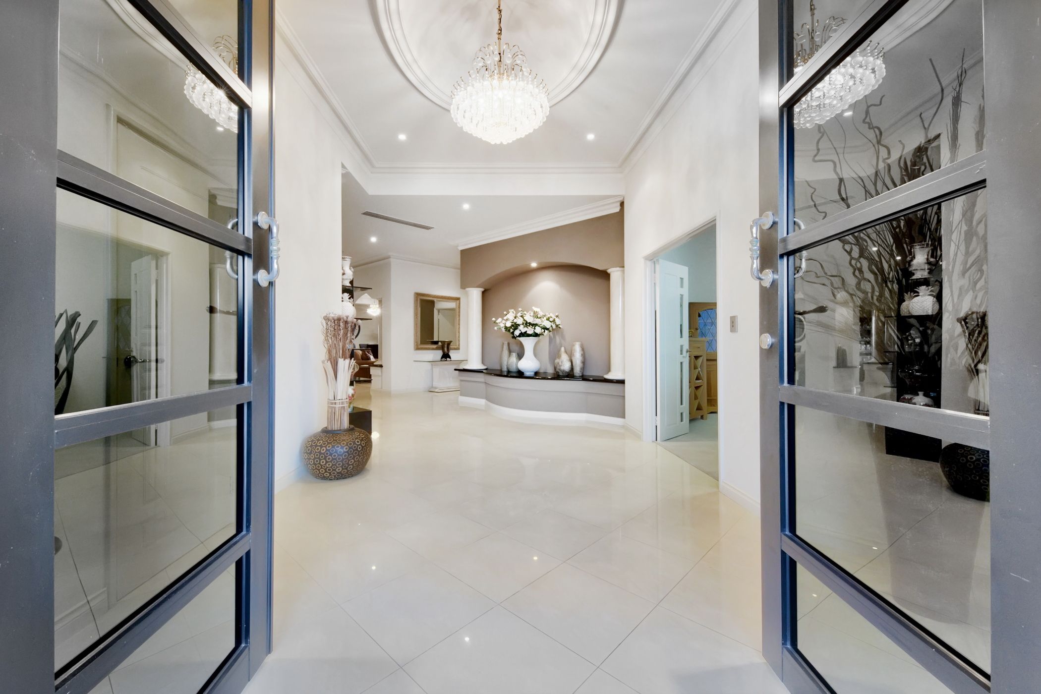 A Grand Entertainer with Endless Views — photo 4 of 30