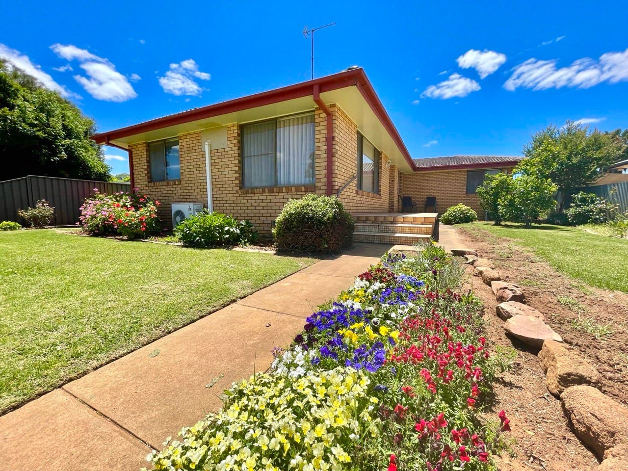 22 Downes Crescent, Parkes, NSW 2870