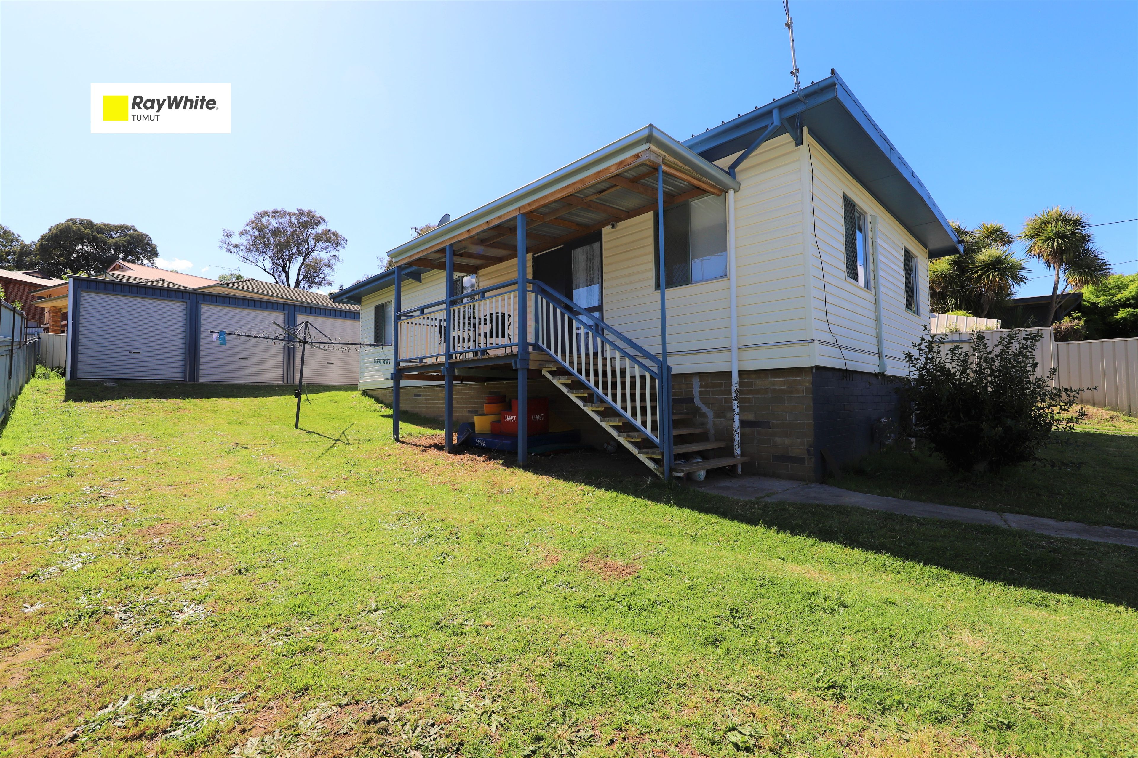 7 Booral Avenue, Tumut NSW 2720