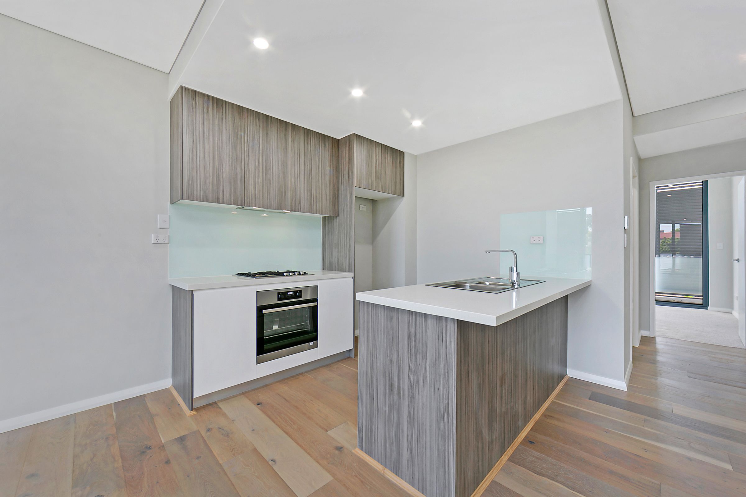 304/30 Donald Street — photo 3 of 5