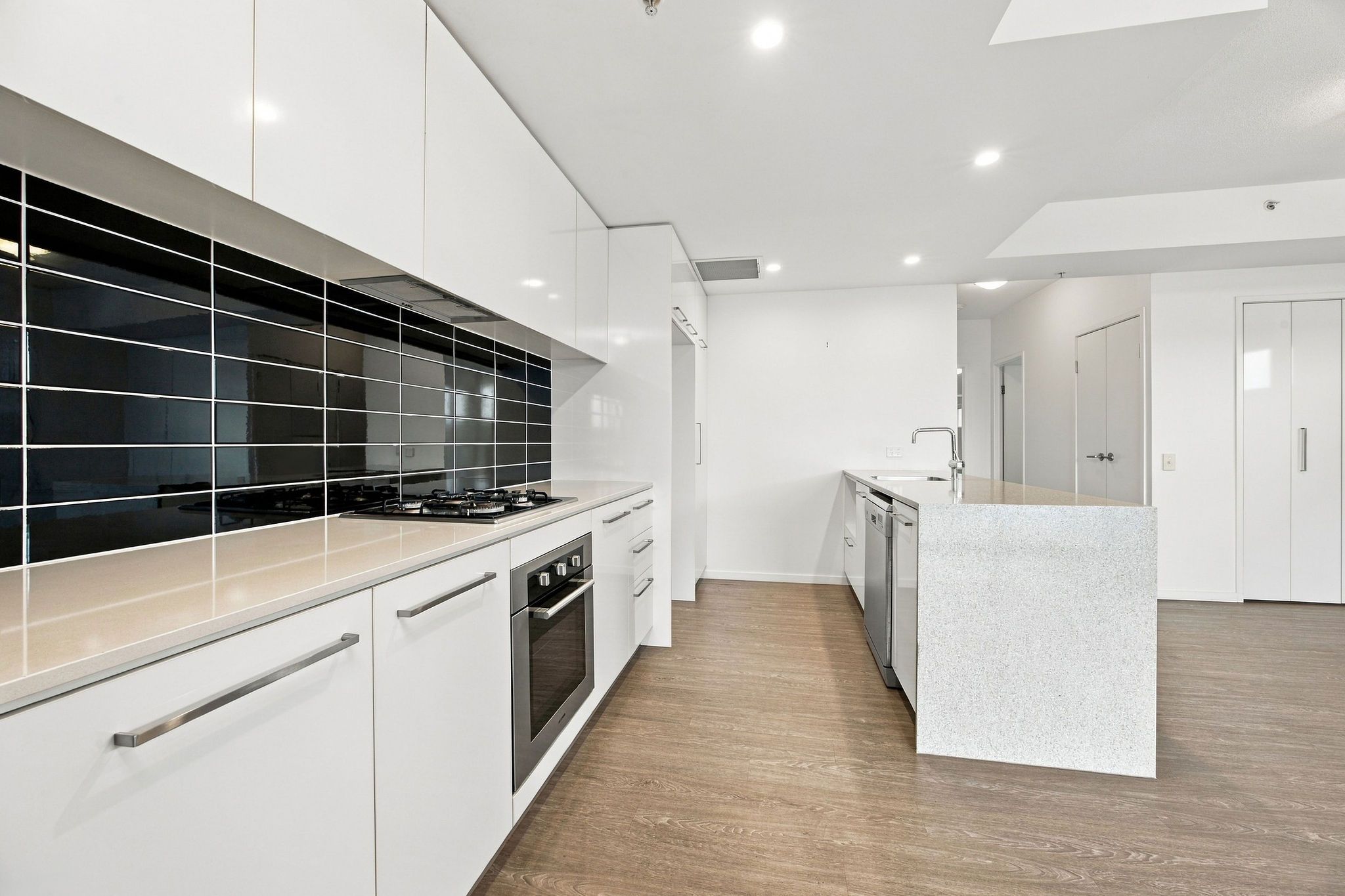 21/13 Railway Terrace — photo 5 of 14