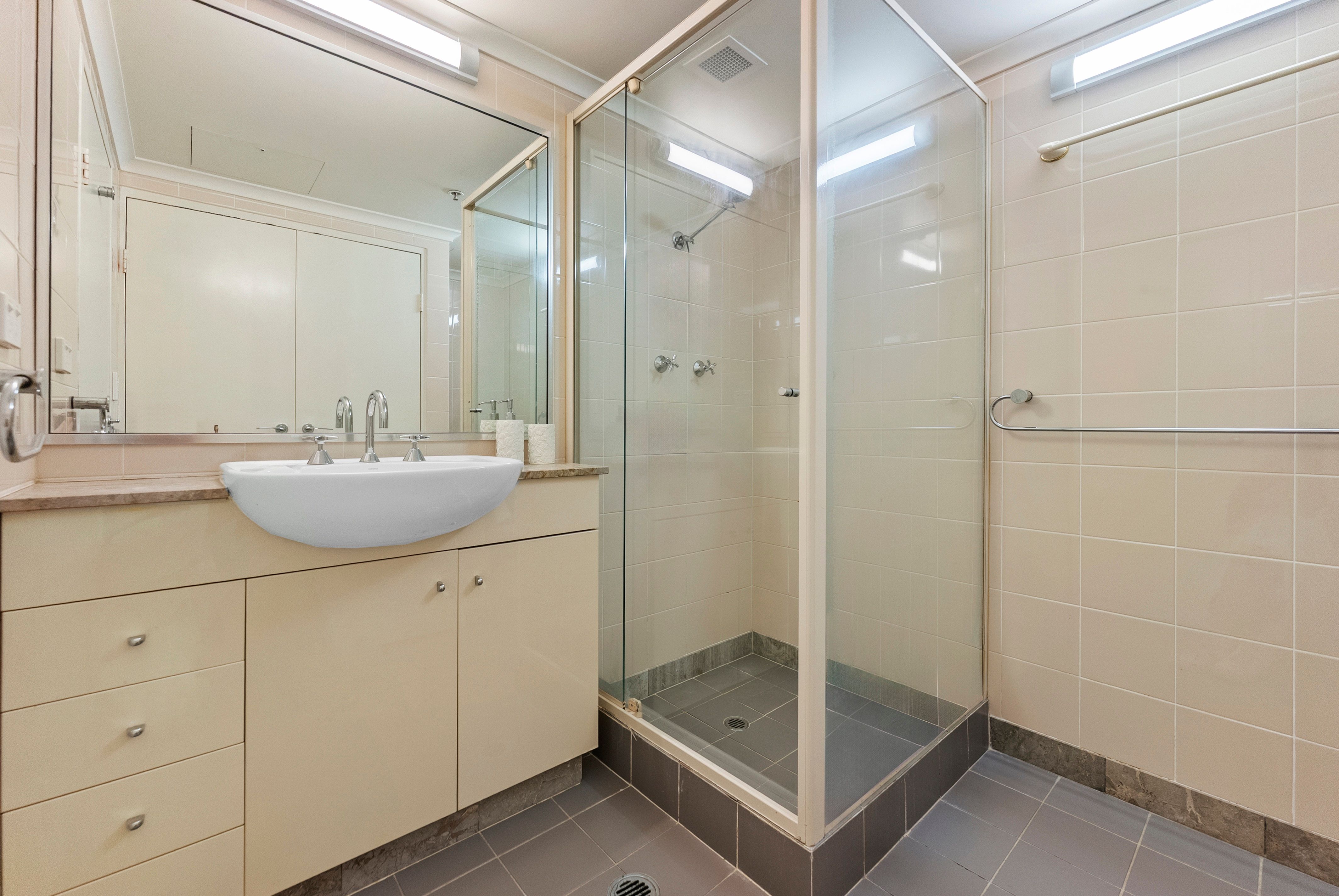1004/5 Hosking Place — photo 6 of 10