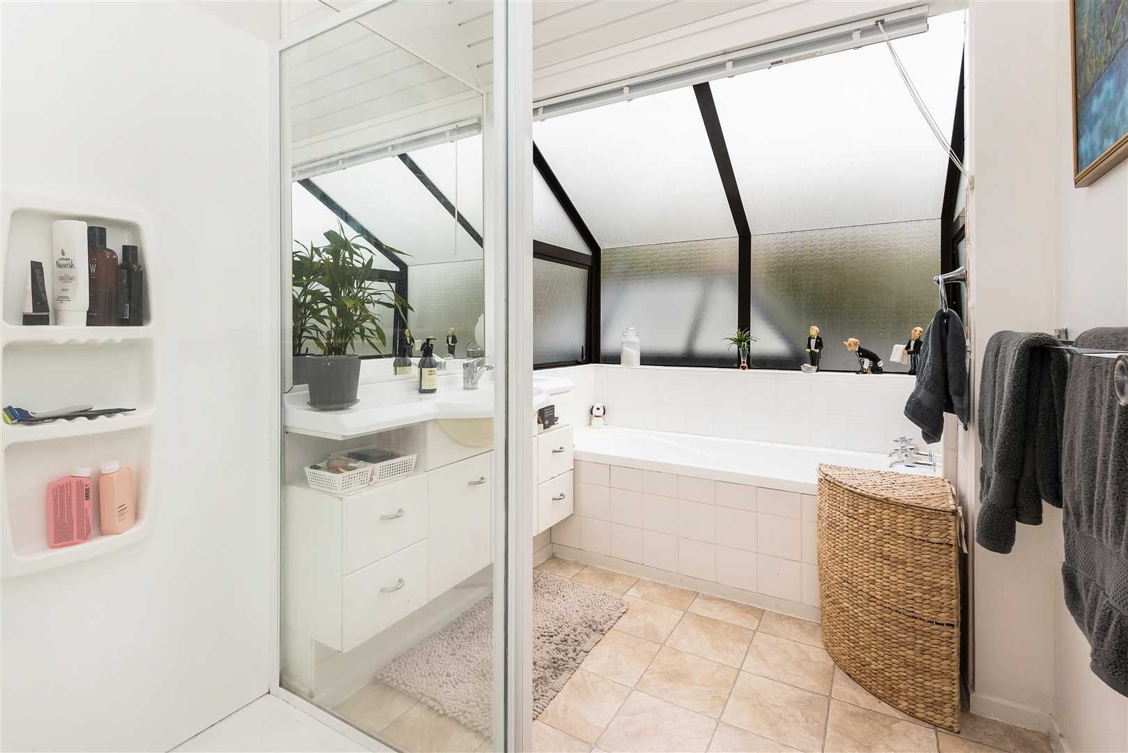 15A Sunderlands Road, Half Moon Bay, Manukau City