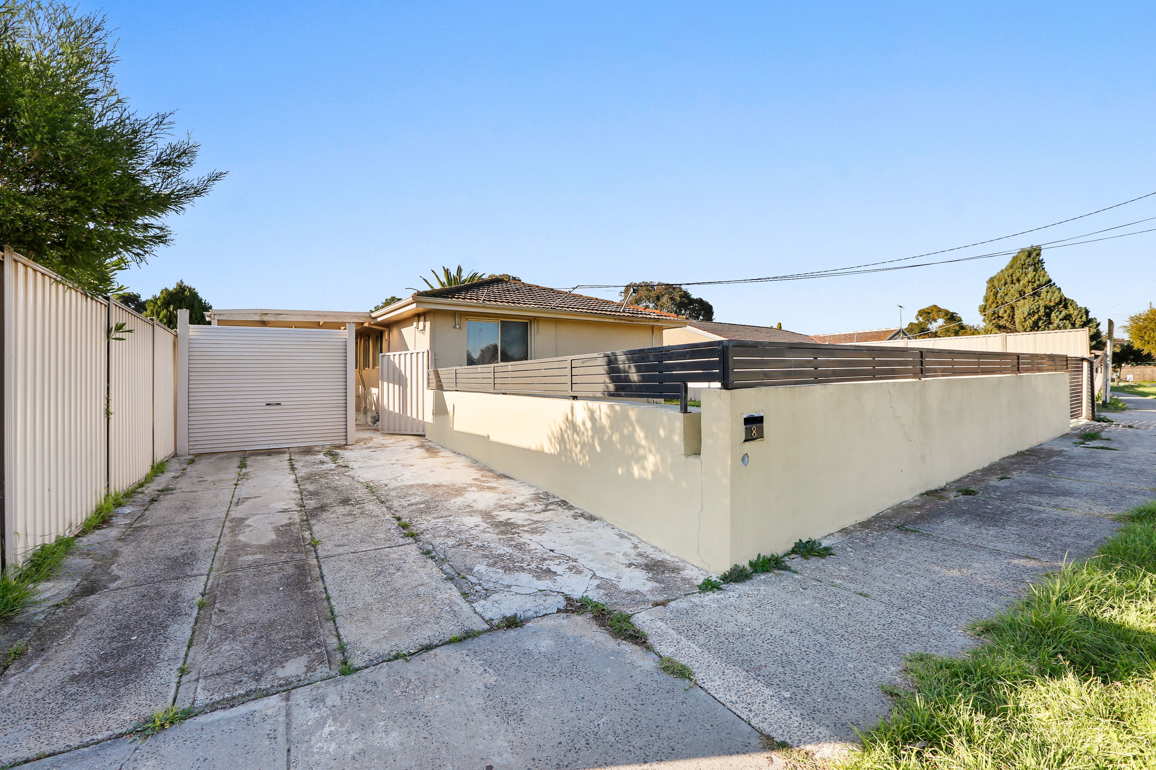 8 Woodburn Crescent, Meadow Heights, VIC 3048