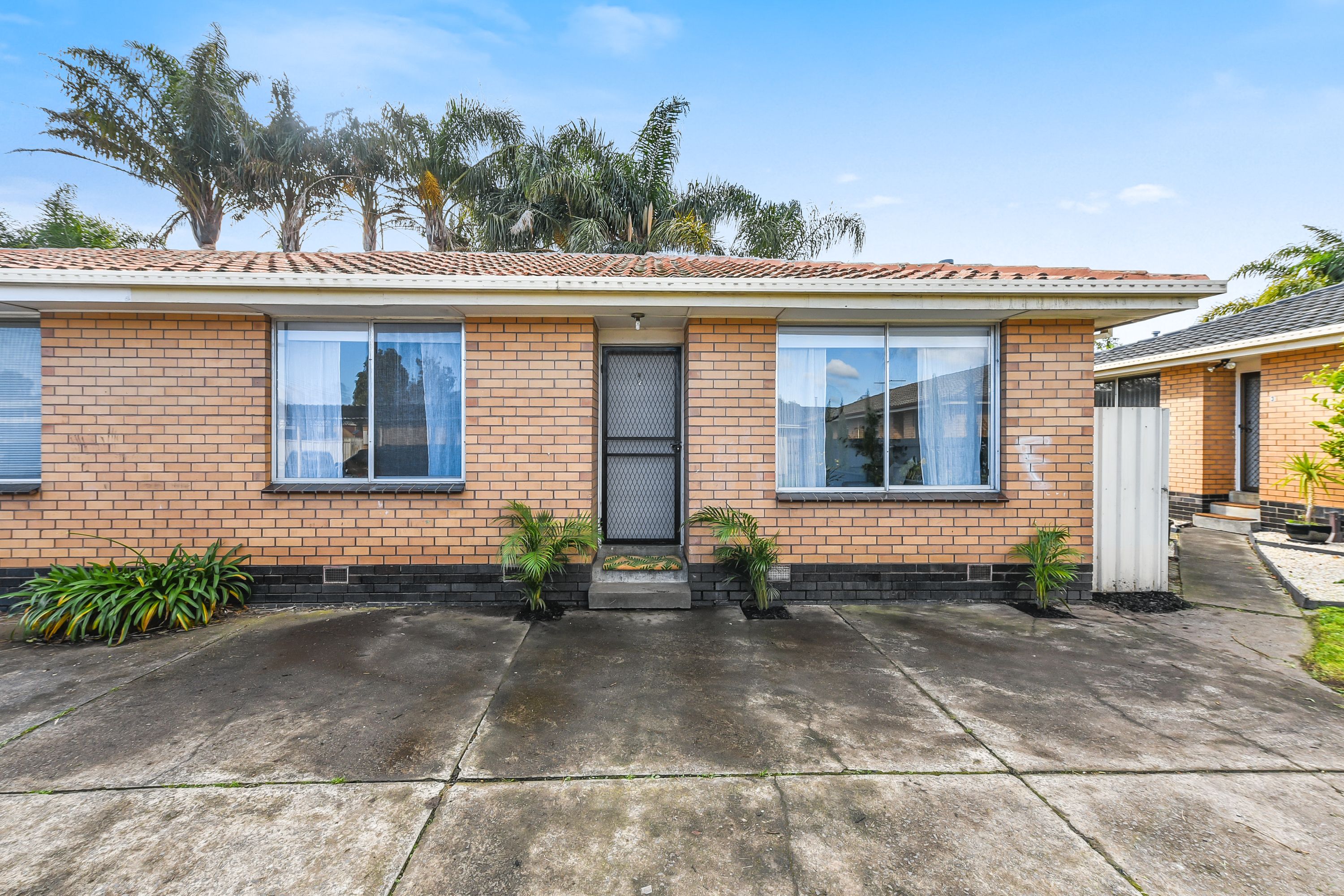 10 Moore Avenue, Clayton South VIC 3169