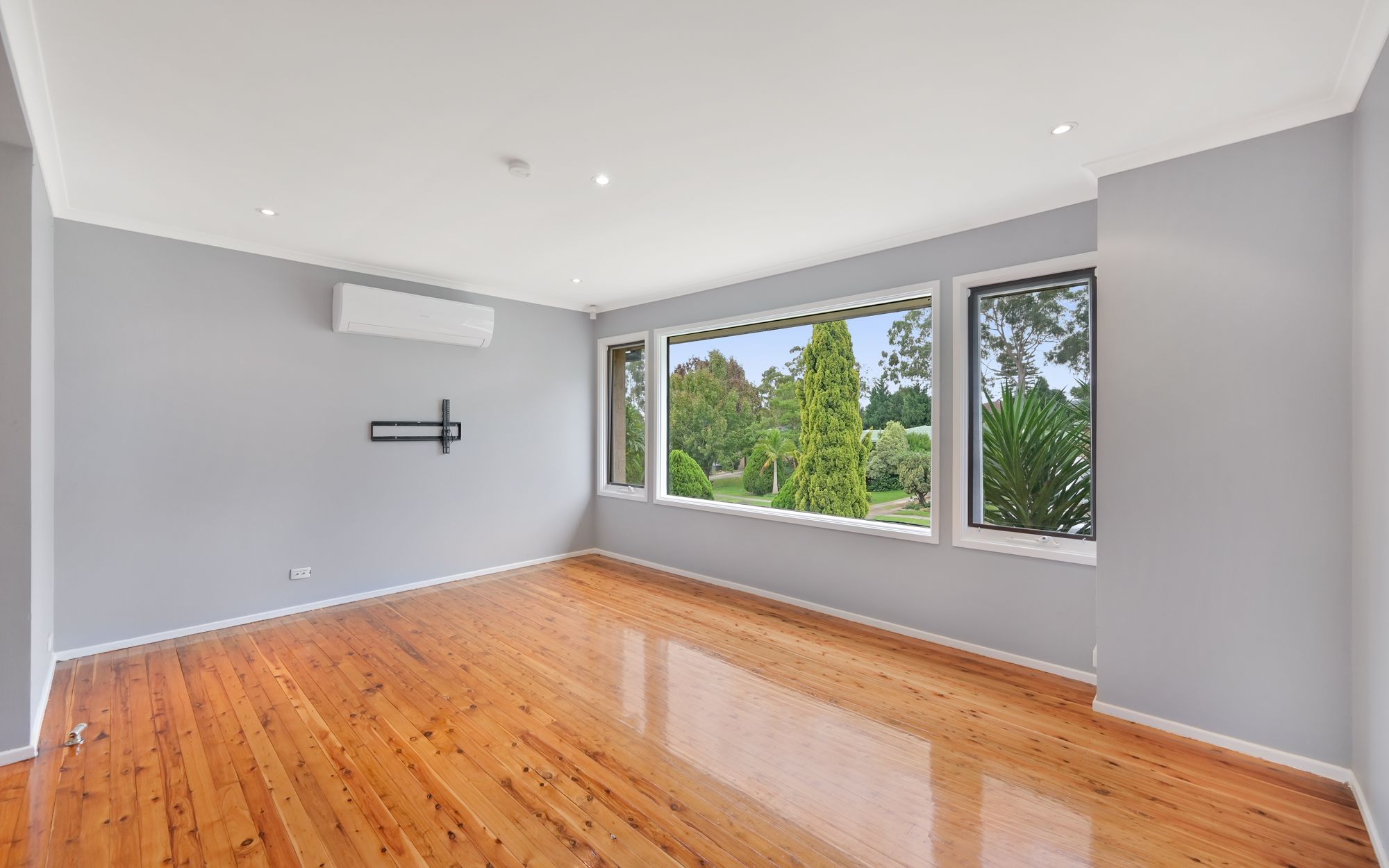 318 The Parkway, Bradbury, NSW 2560