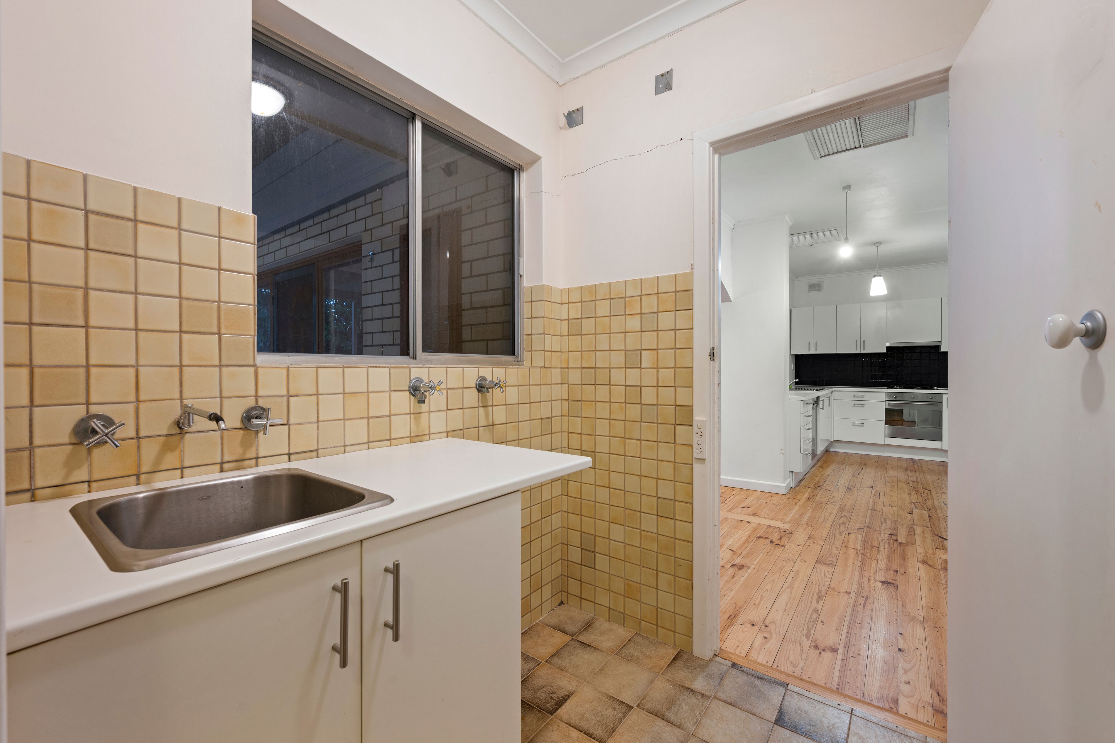 8 Hamish Grove — photo 22 of 27