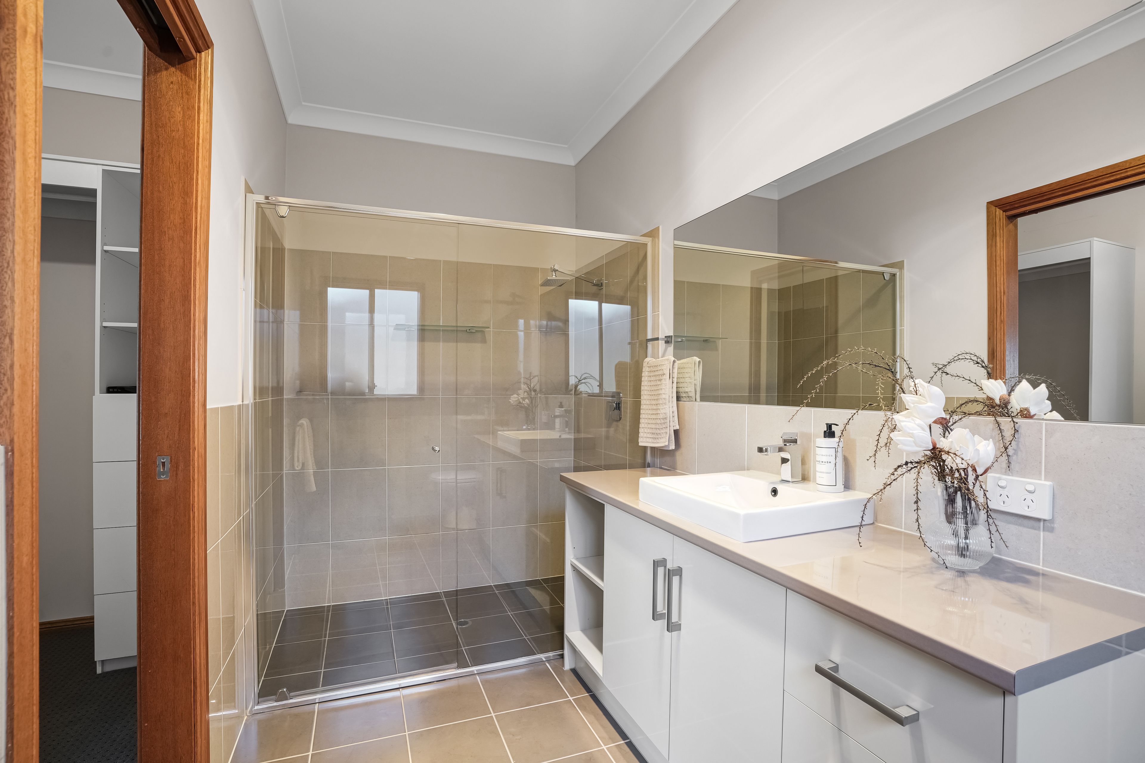 16 Keane Avenue — photo 4 of 18