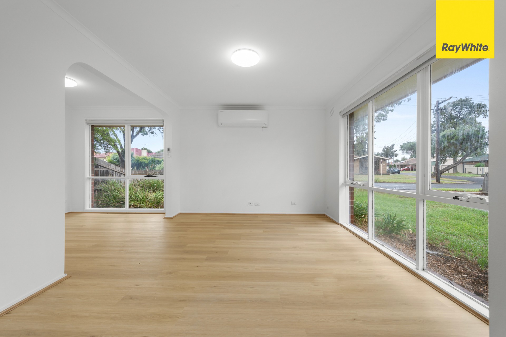 35 First Avenue, Melton South, VIC 3338