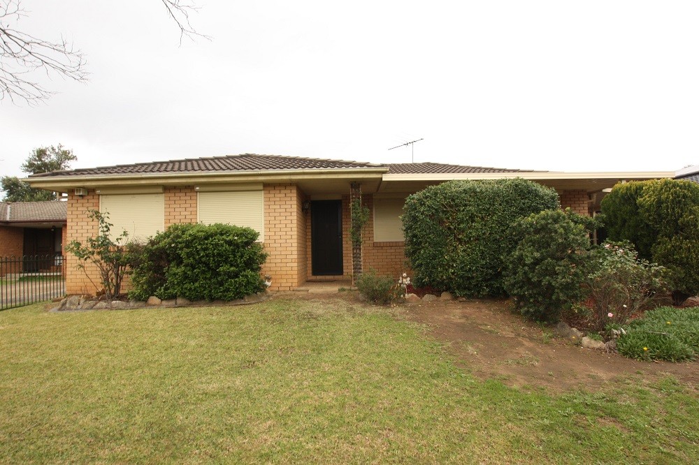 23 Adrian Street, Macquarie Fields, NSW 2564