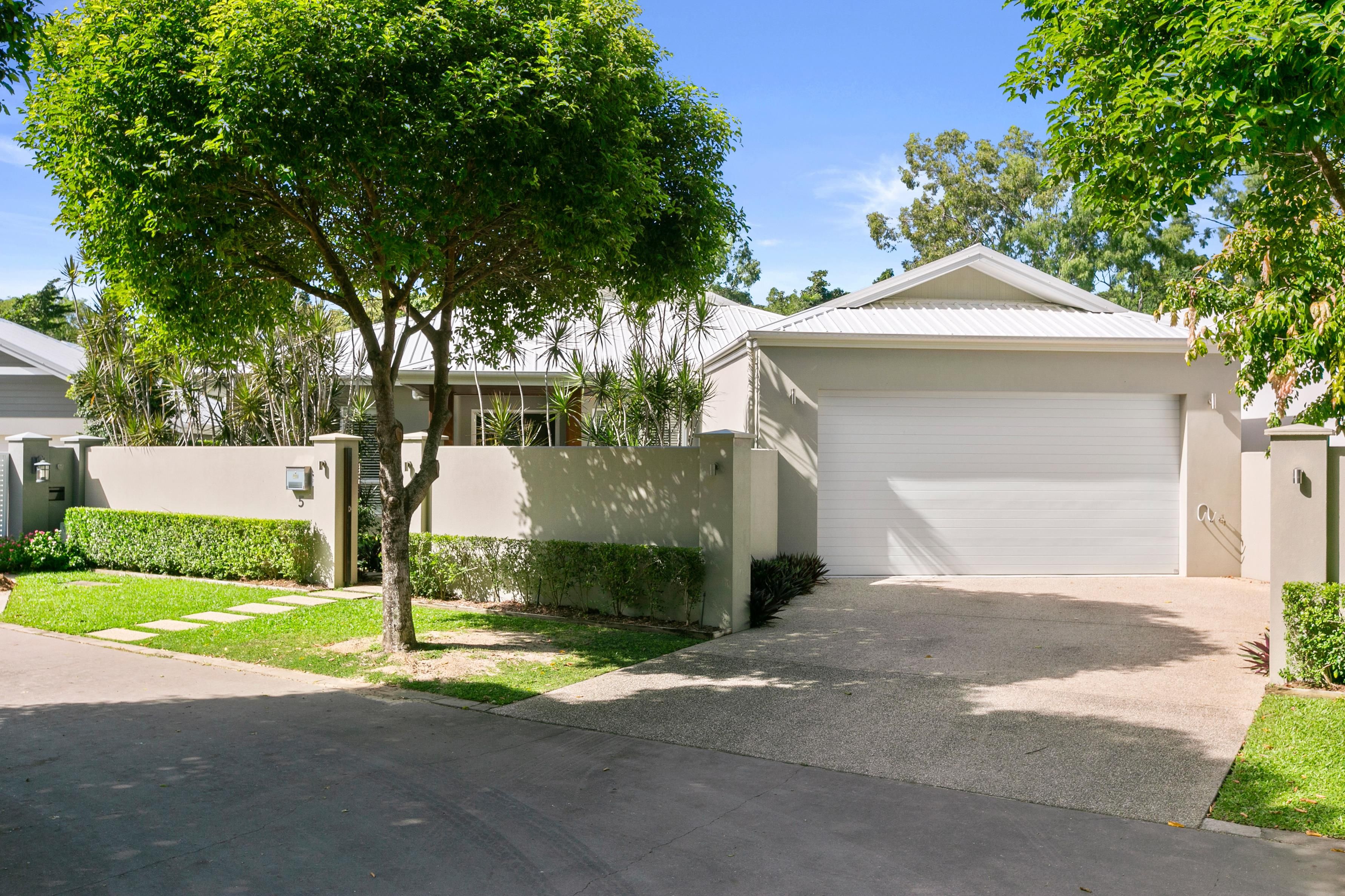 5 Silver Crescent, Palm Cove, QLD 4879