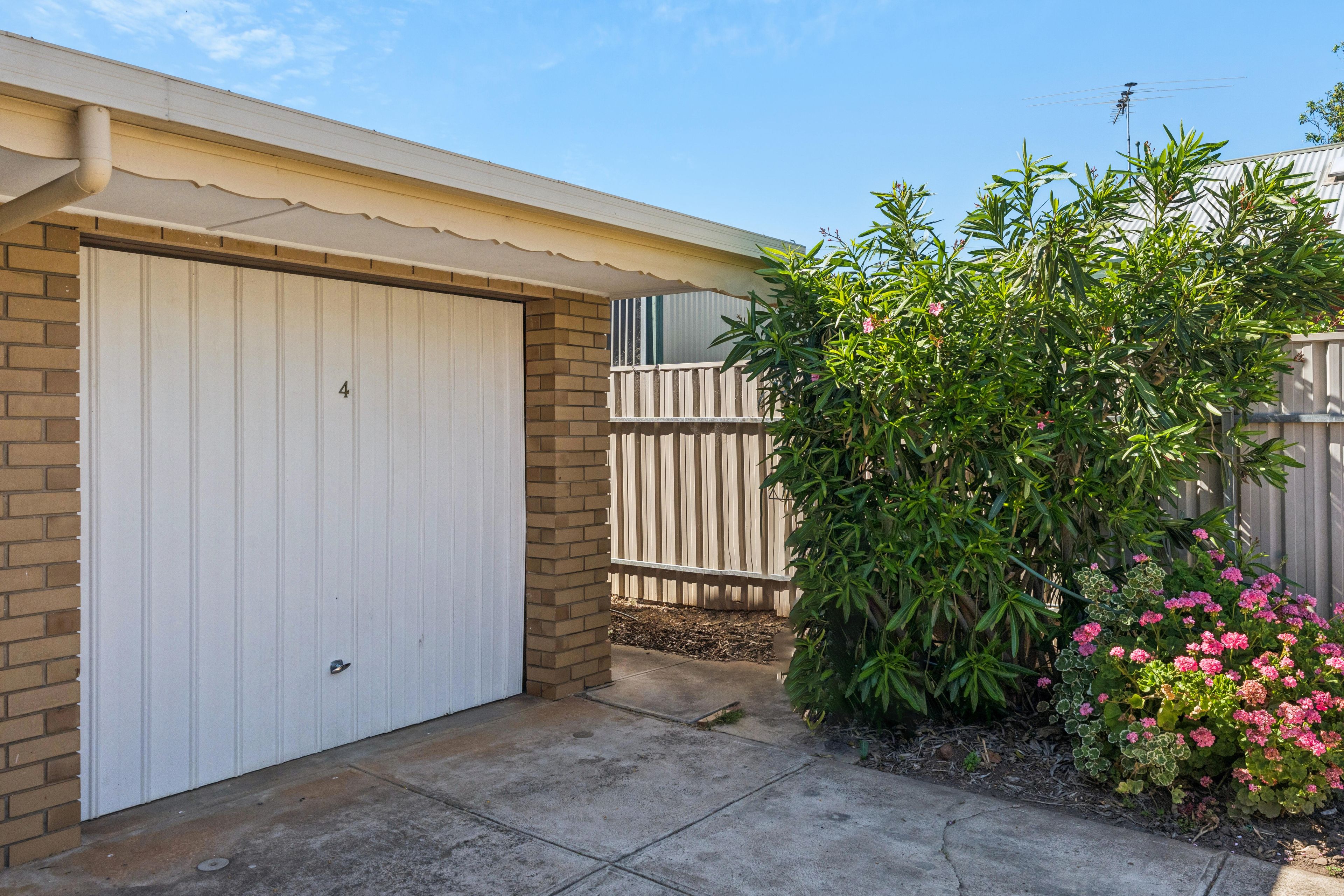 4/16 Peroomba Avenue — photo 9 of 10