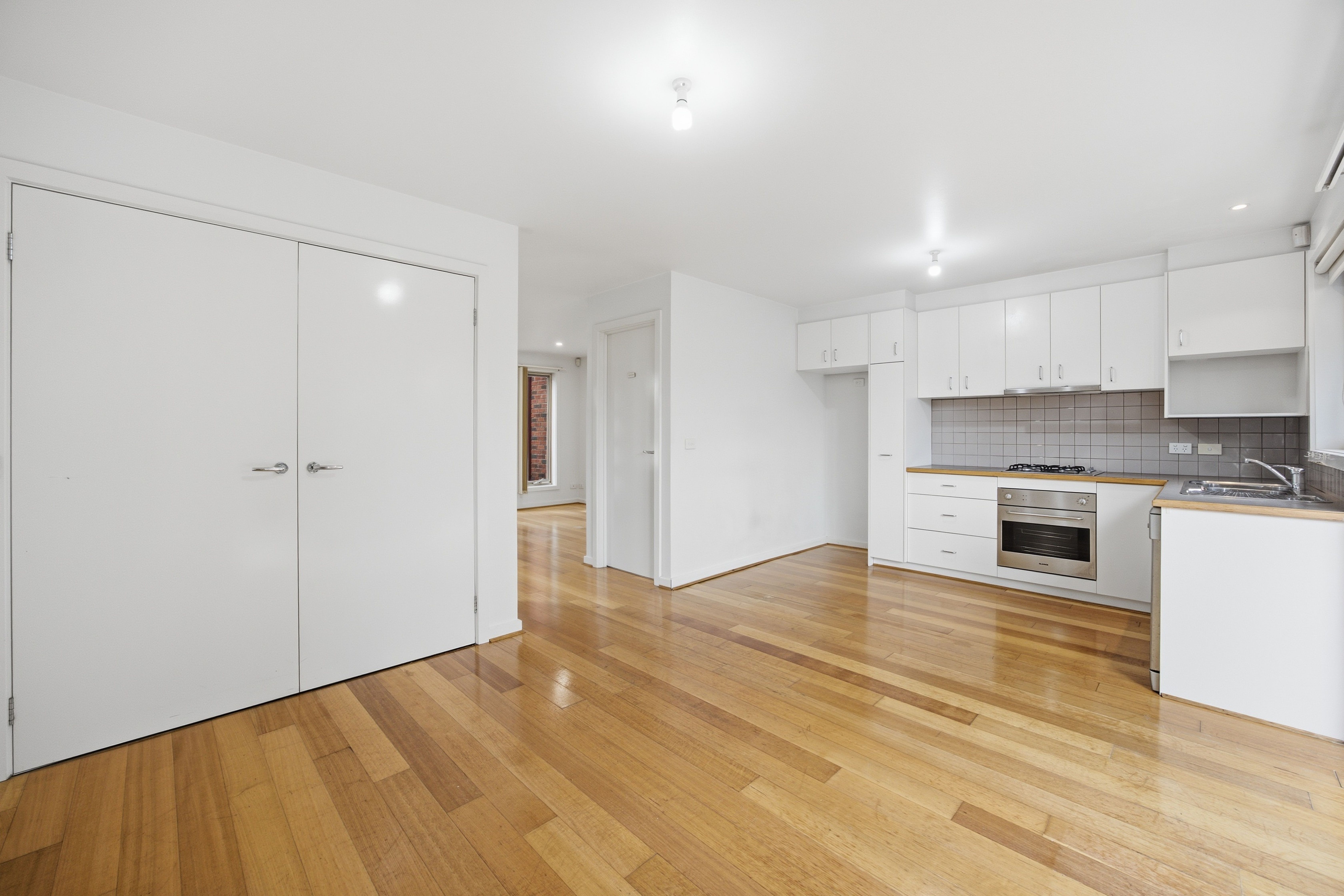 1335 Centre Road — photo 5 of 17