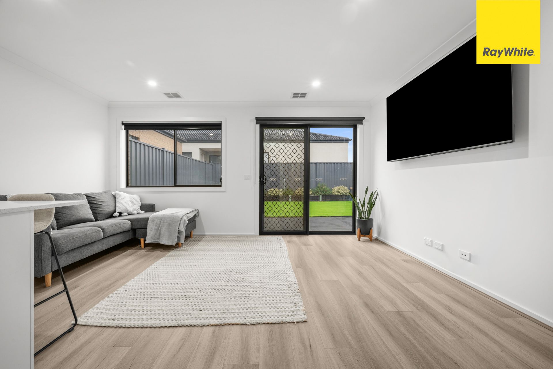 24 Valencia Street — photo 10 of 15