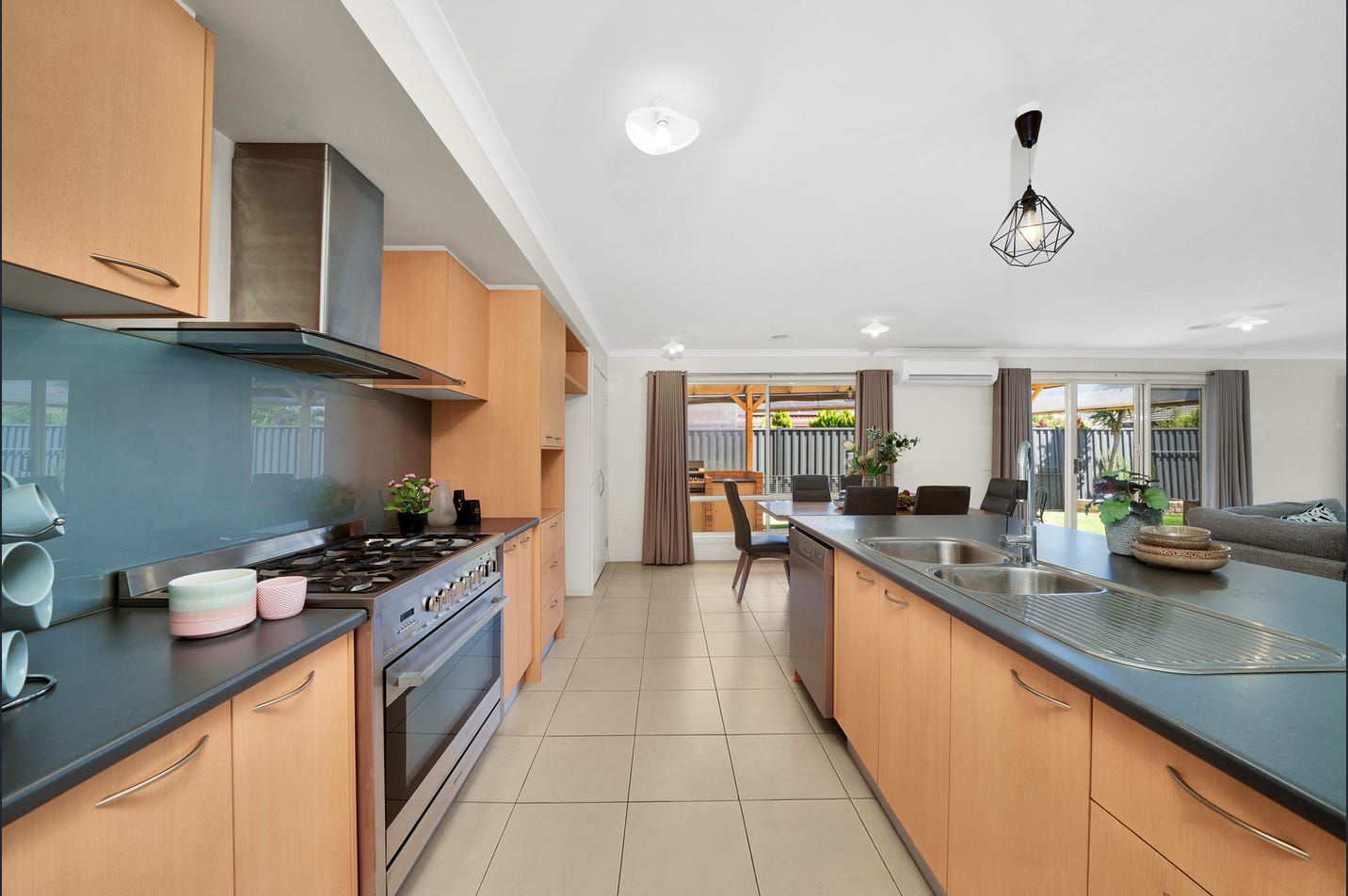 19 Weavers Street — photo 3 of 13